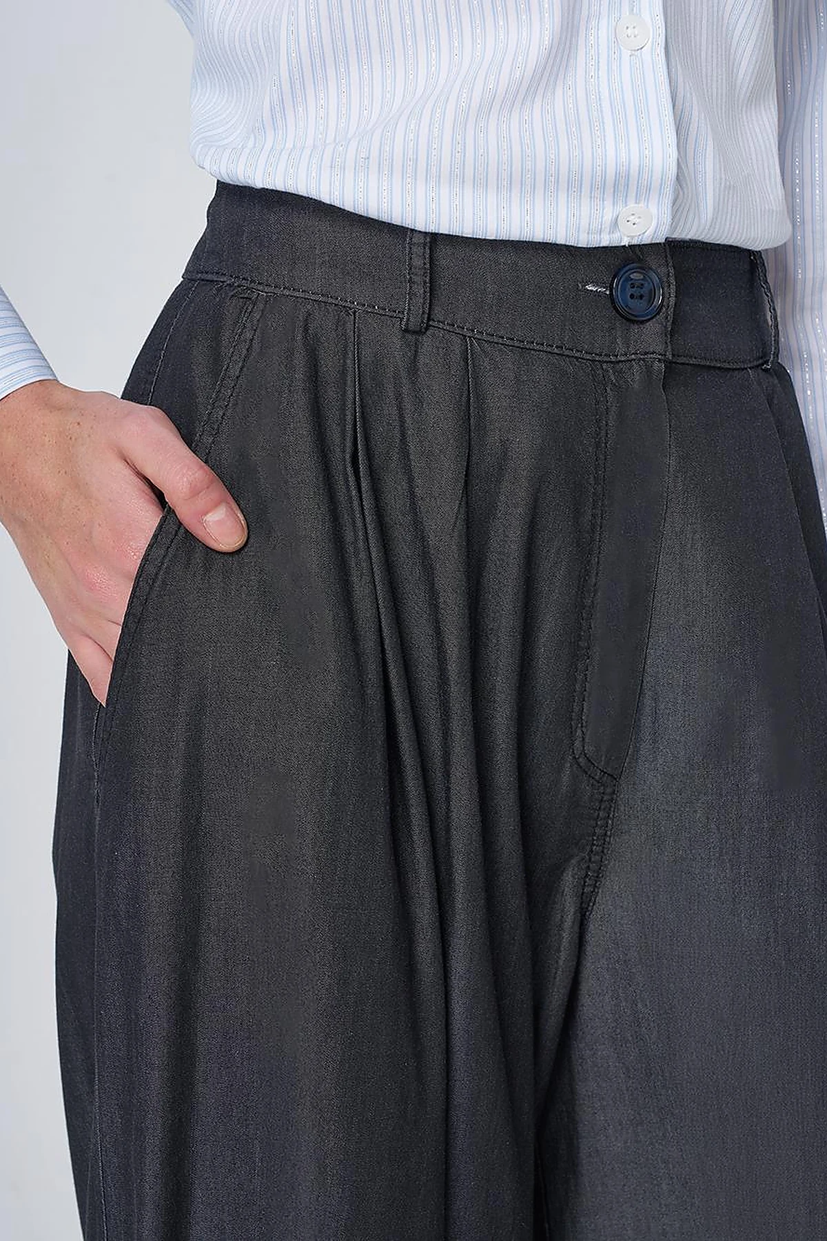 Button Detailed Pleated Trousers Anthracite