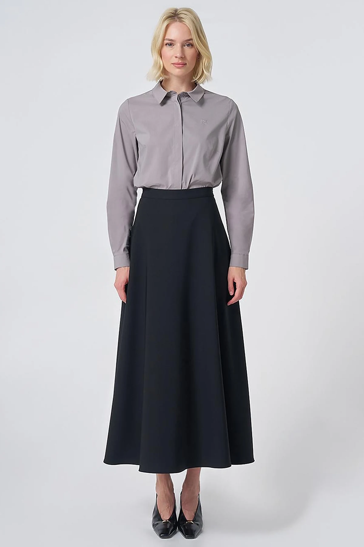 High-Waisted Flared Skirt - Black