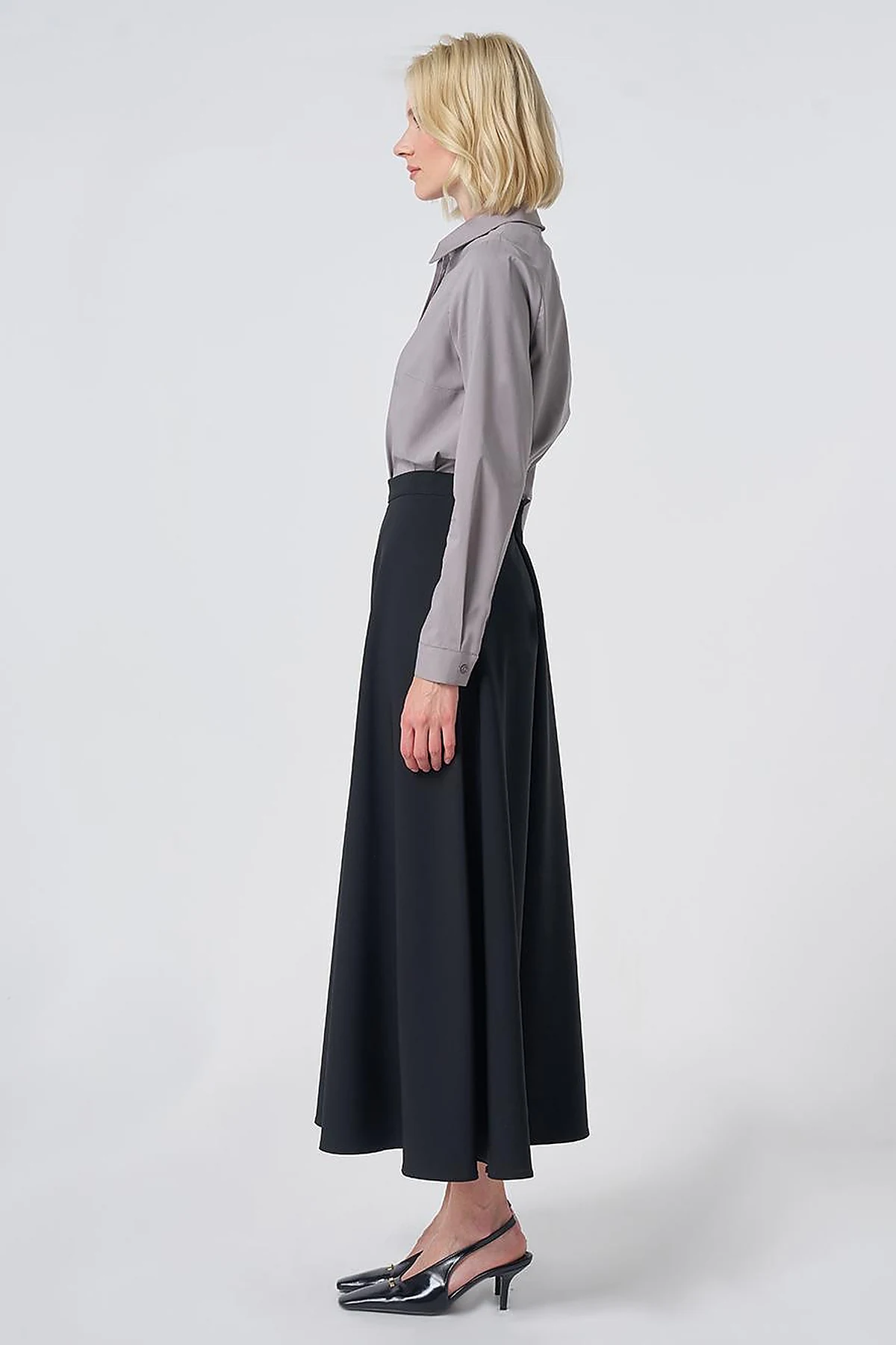 High-Waisted Flared Skirt - Black