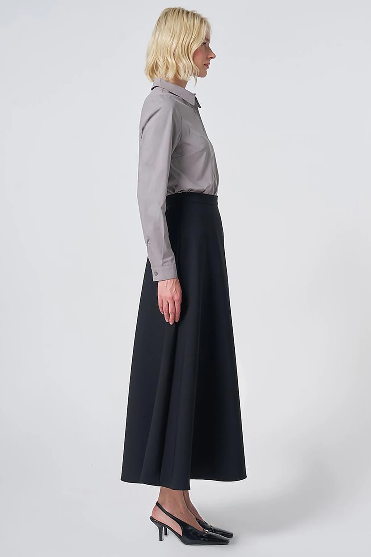 High-Waisted Flared Skirt - Black