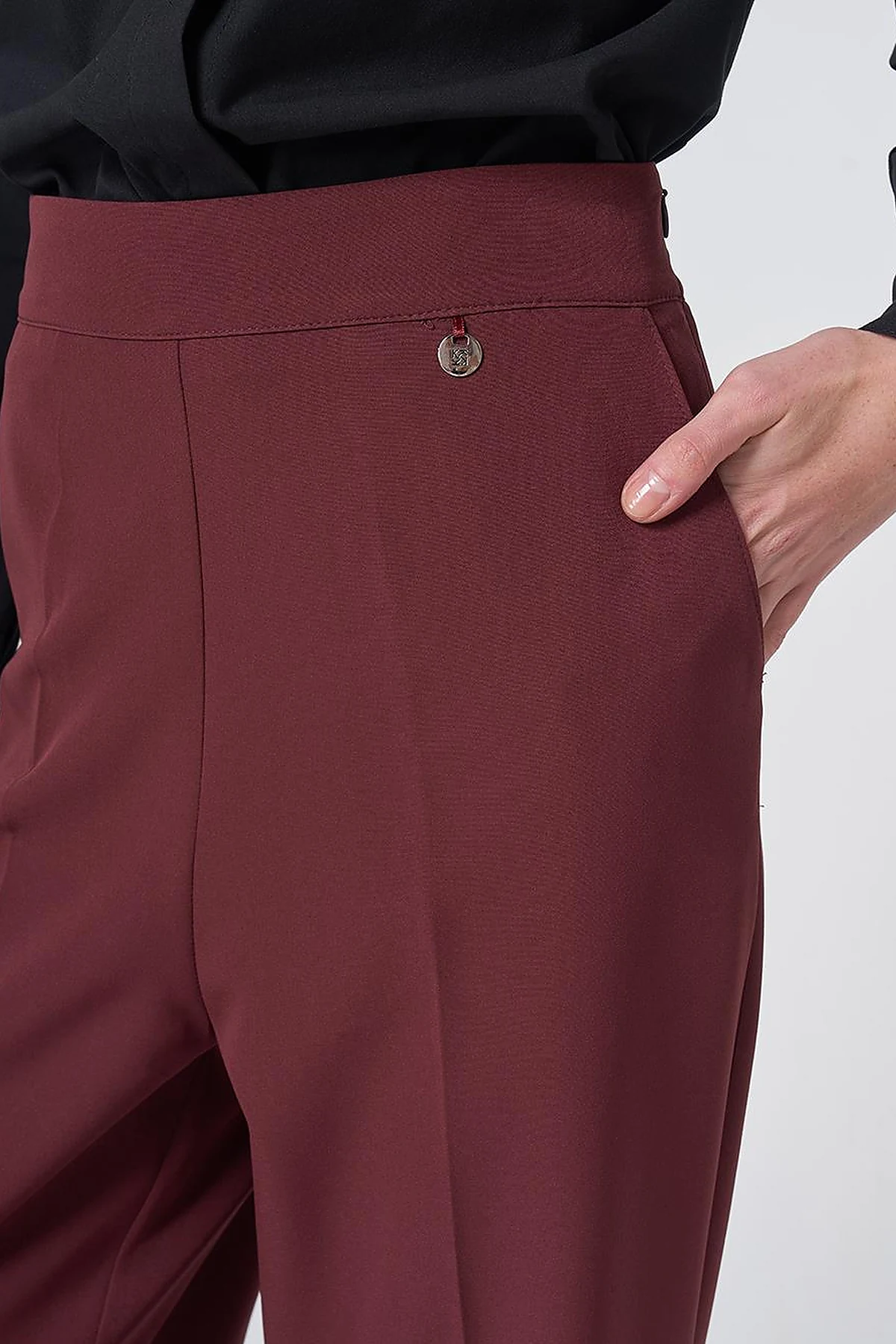 Basic Fabric Trousers with Crease Detail - Burgundy