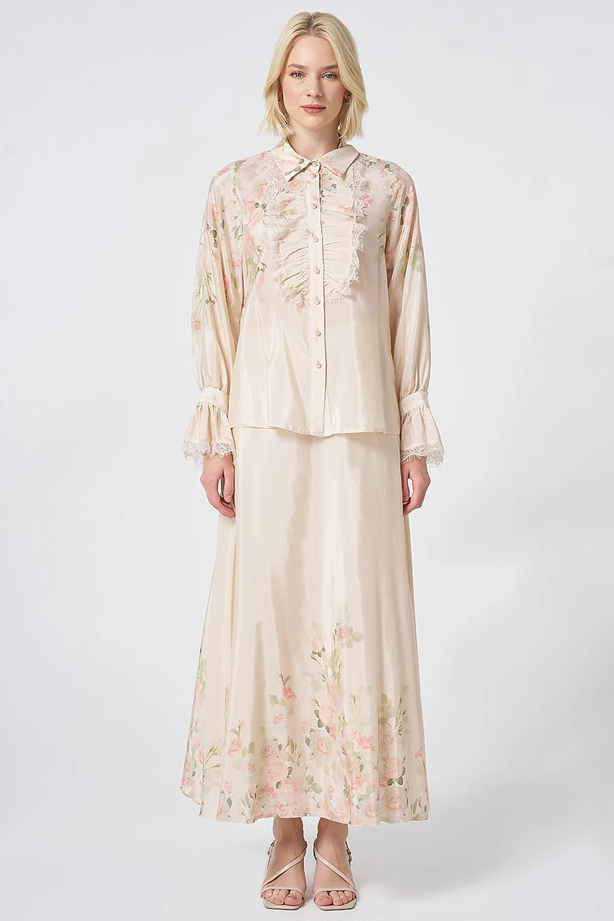 Floral Desen Etekli Takım Krem 
