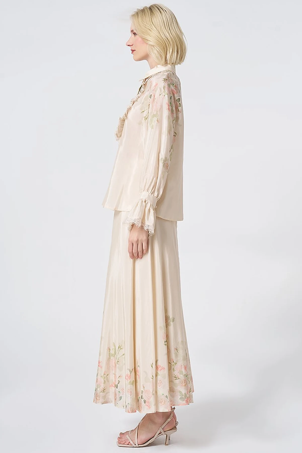 Floral Desen Etekli Takım Krem 