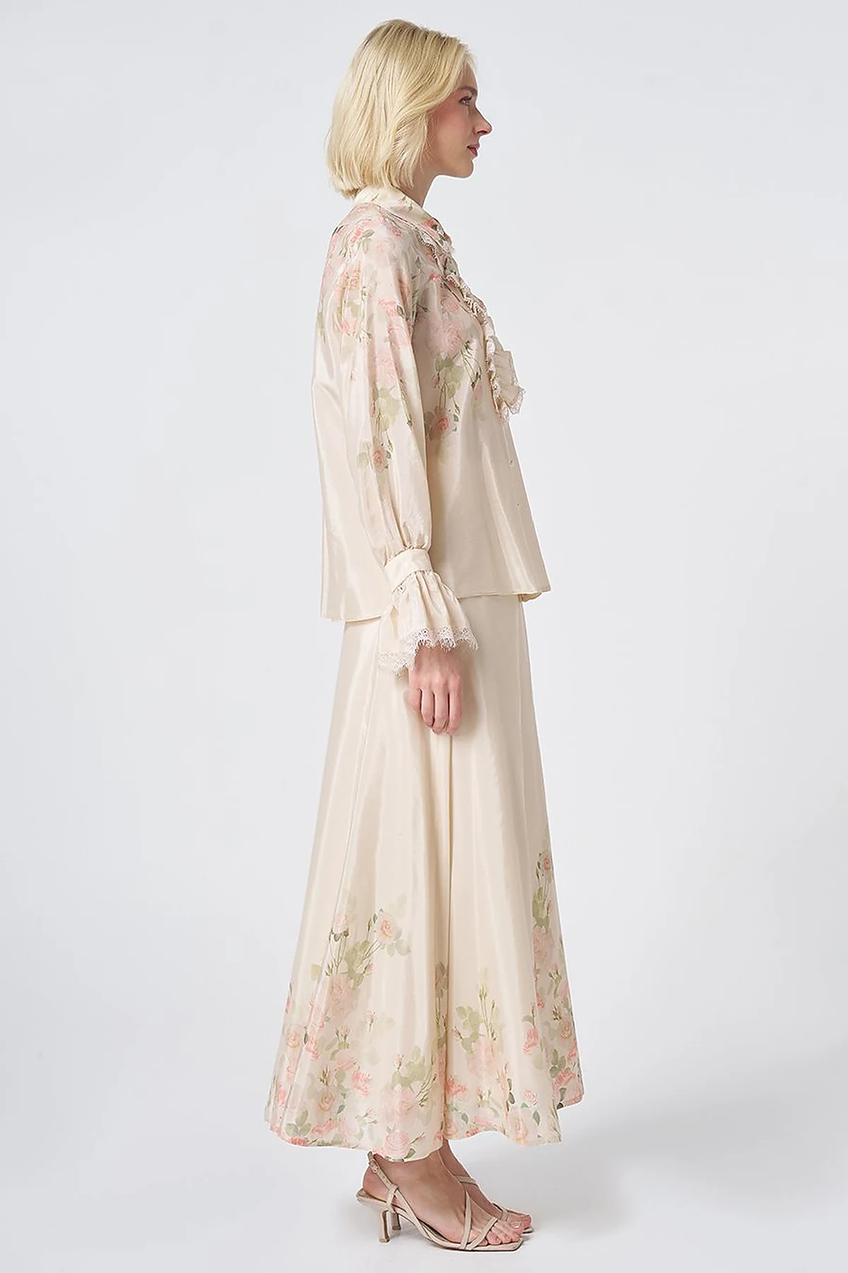 Floral Desen Etekli Takım Krem 