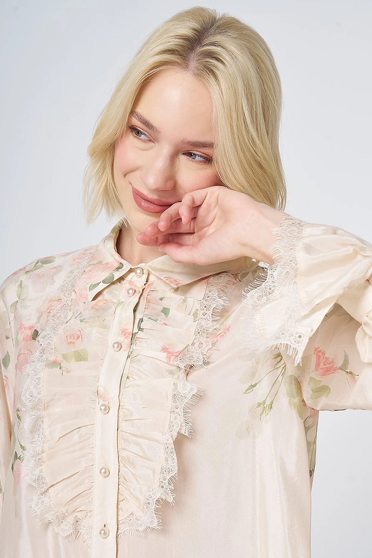 Floral Desen Etekli Takım Krem 