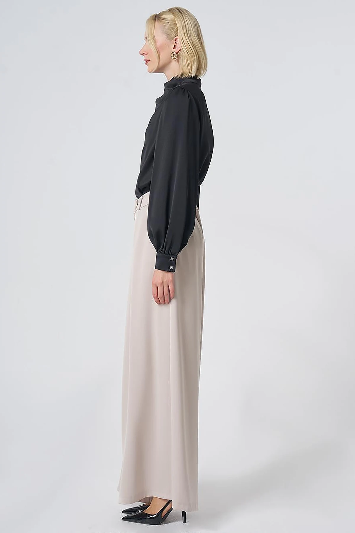 Pleated Satin Trousers – Stone