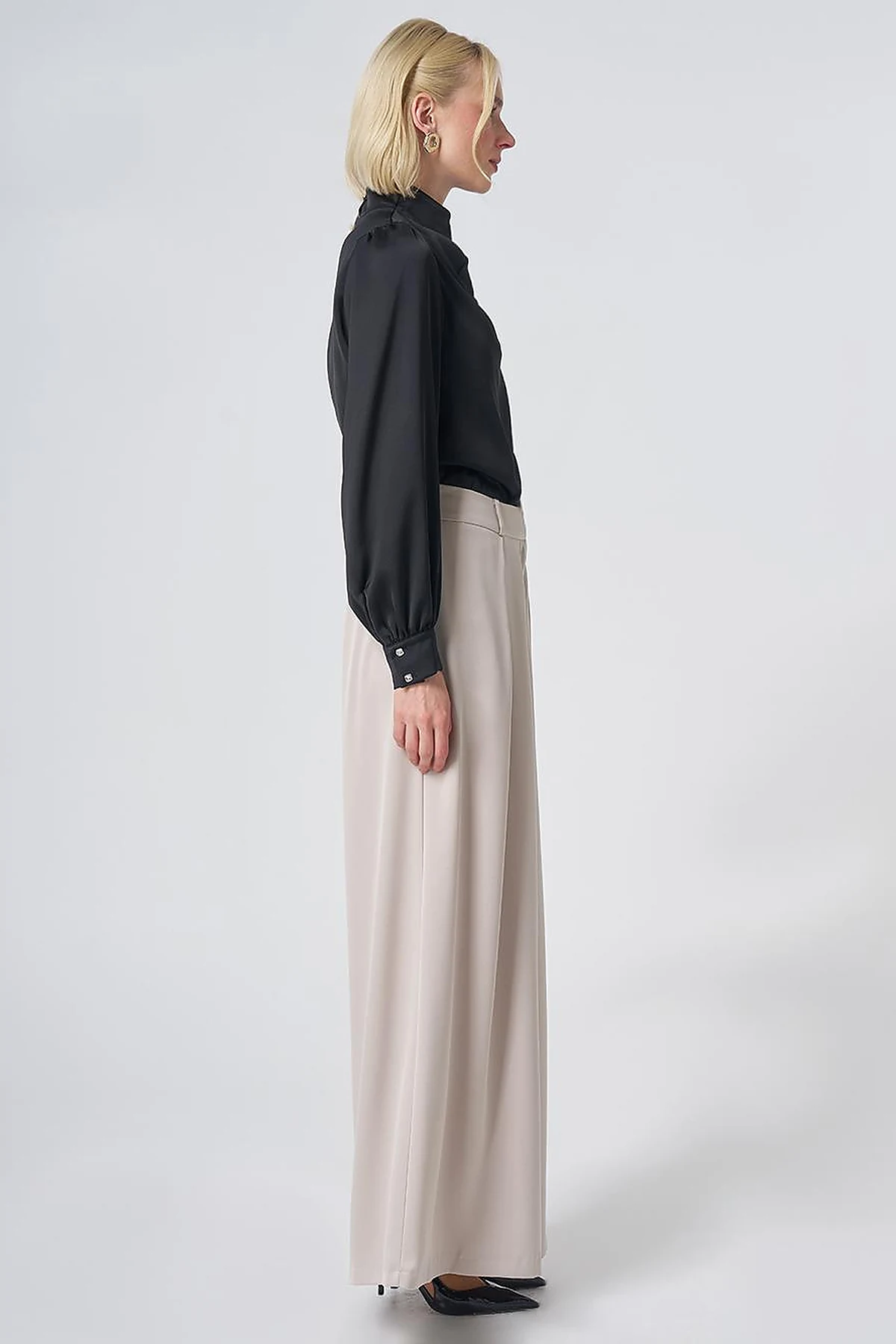 Pleated Satin Trousers – Stone