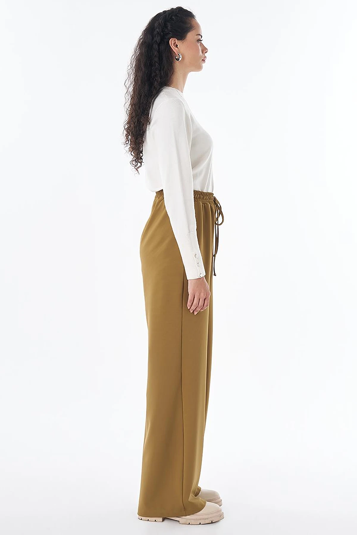 Relaxed-Fit Trousers– Olive