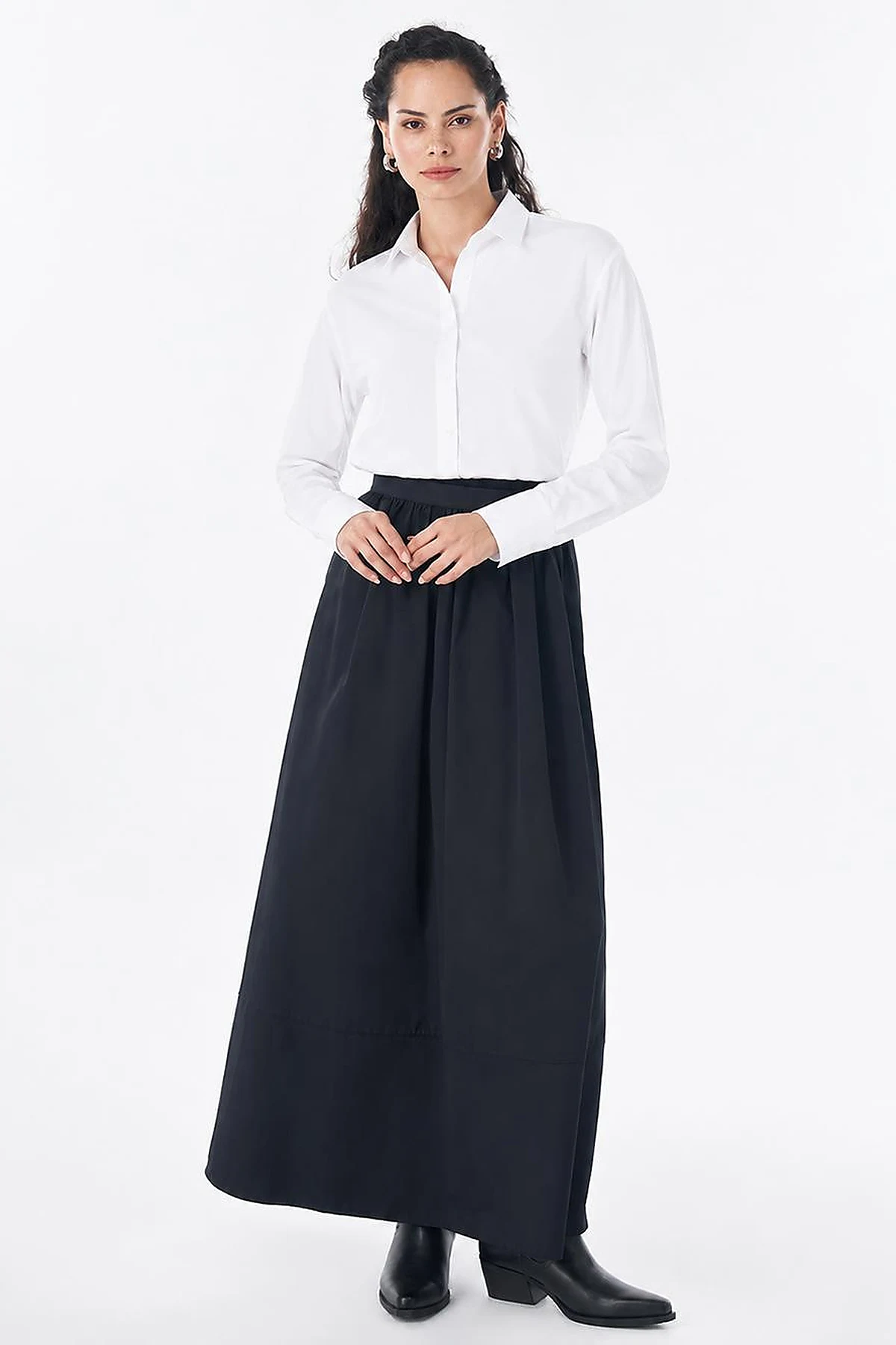 High-Waisted Flared Skirt – Black