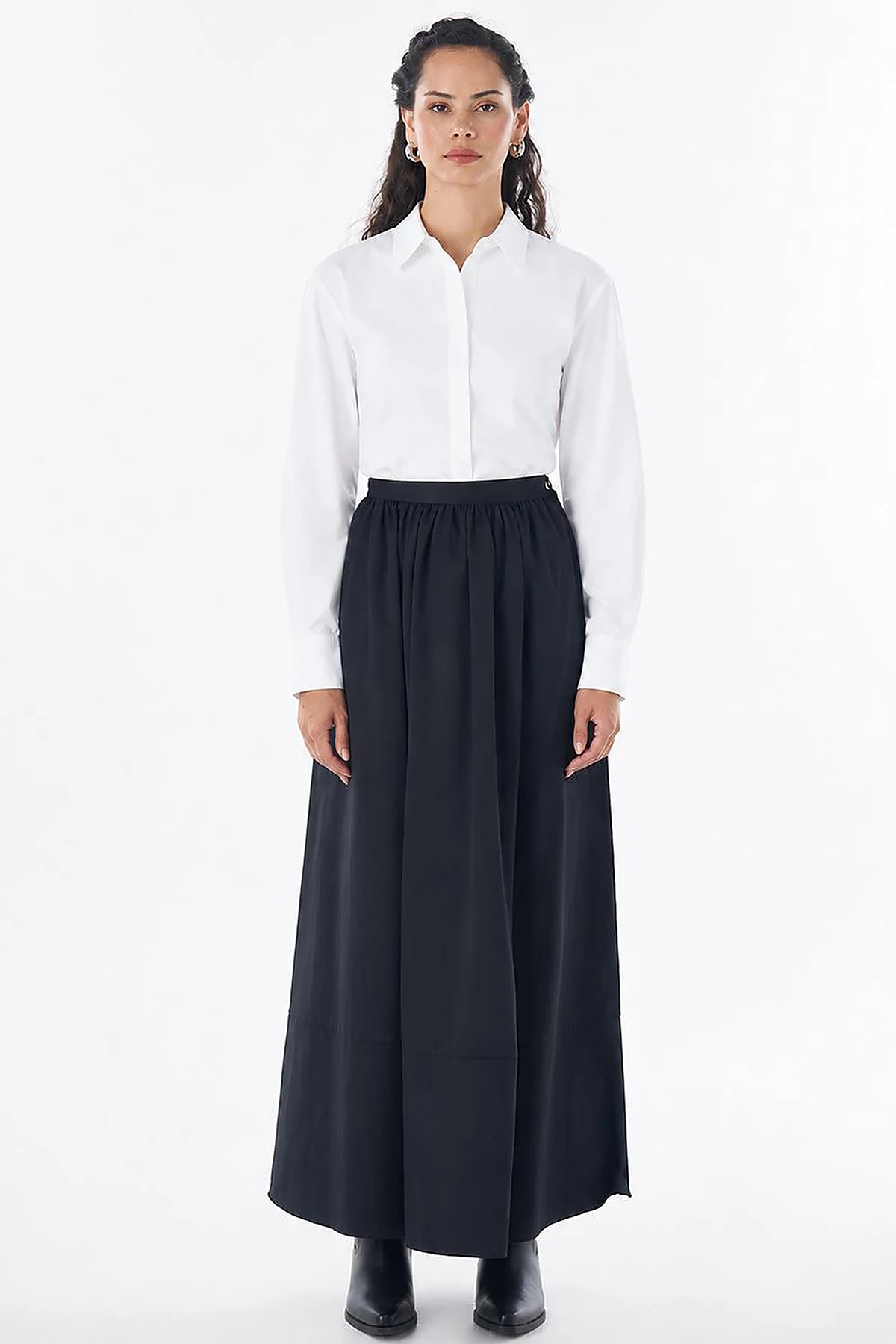 High-Waisted Flared Skirt – Black