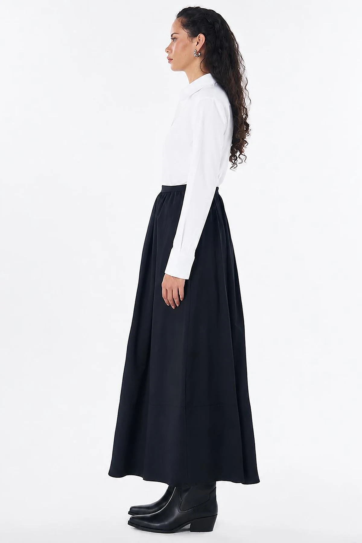High-Waisted Flared Skirt – Black