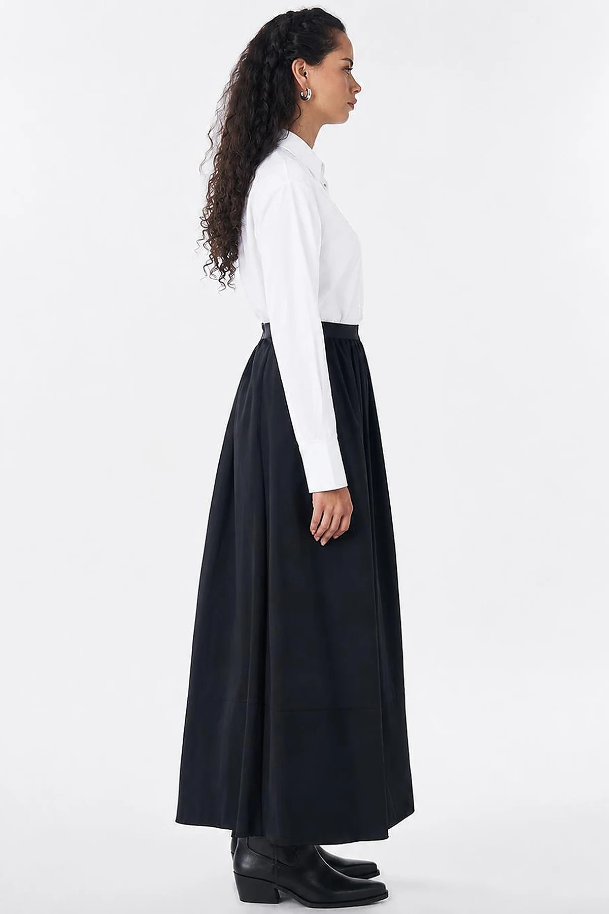 High-Waisted Flared Skirt – Black