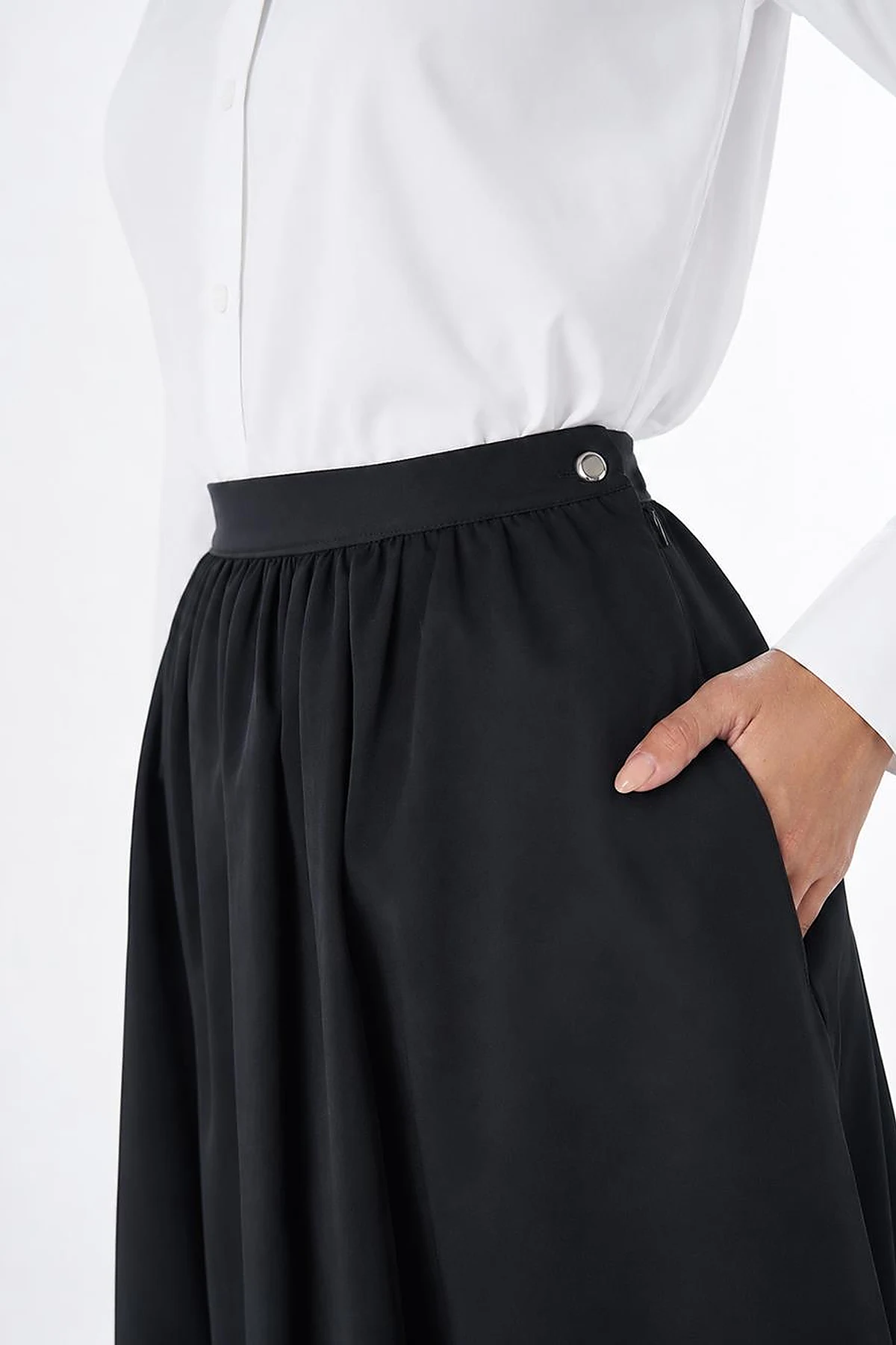 High-Waisted Flared Skirt – Black
