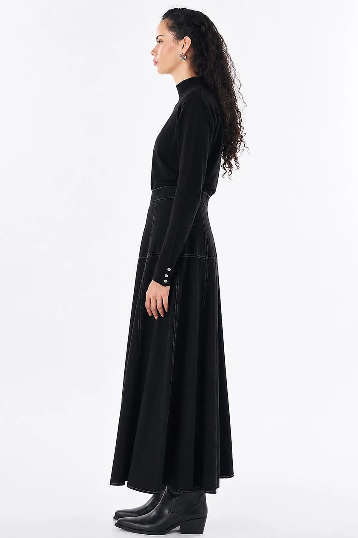 High-Waisted Washed Skirt – Black