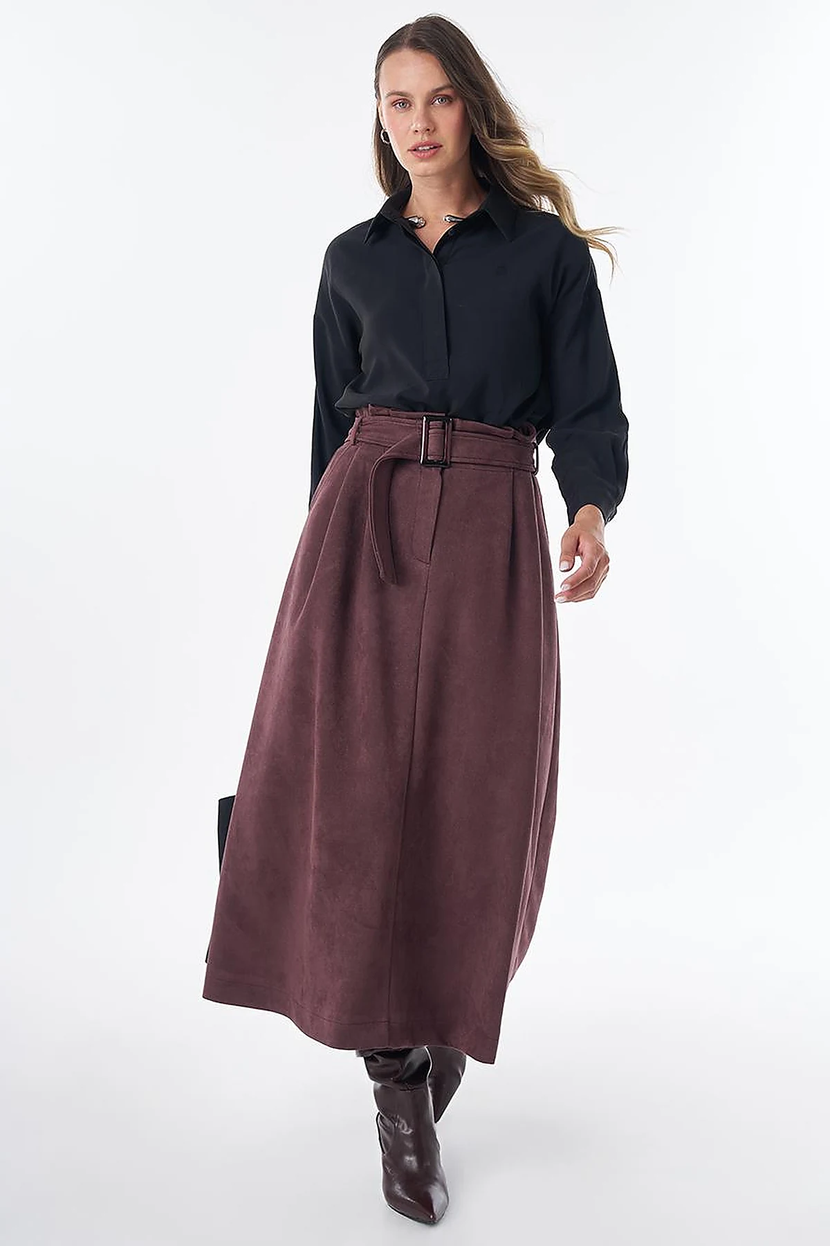Belt-Detail Suede Skirt – Cocoa Powder
