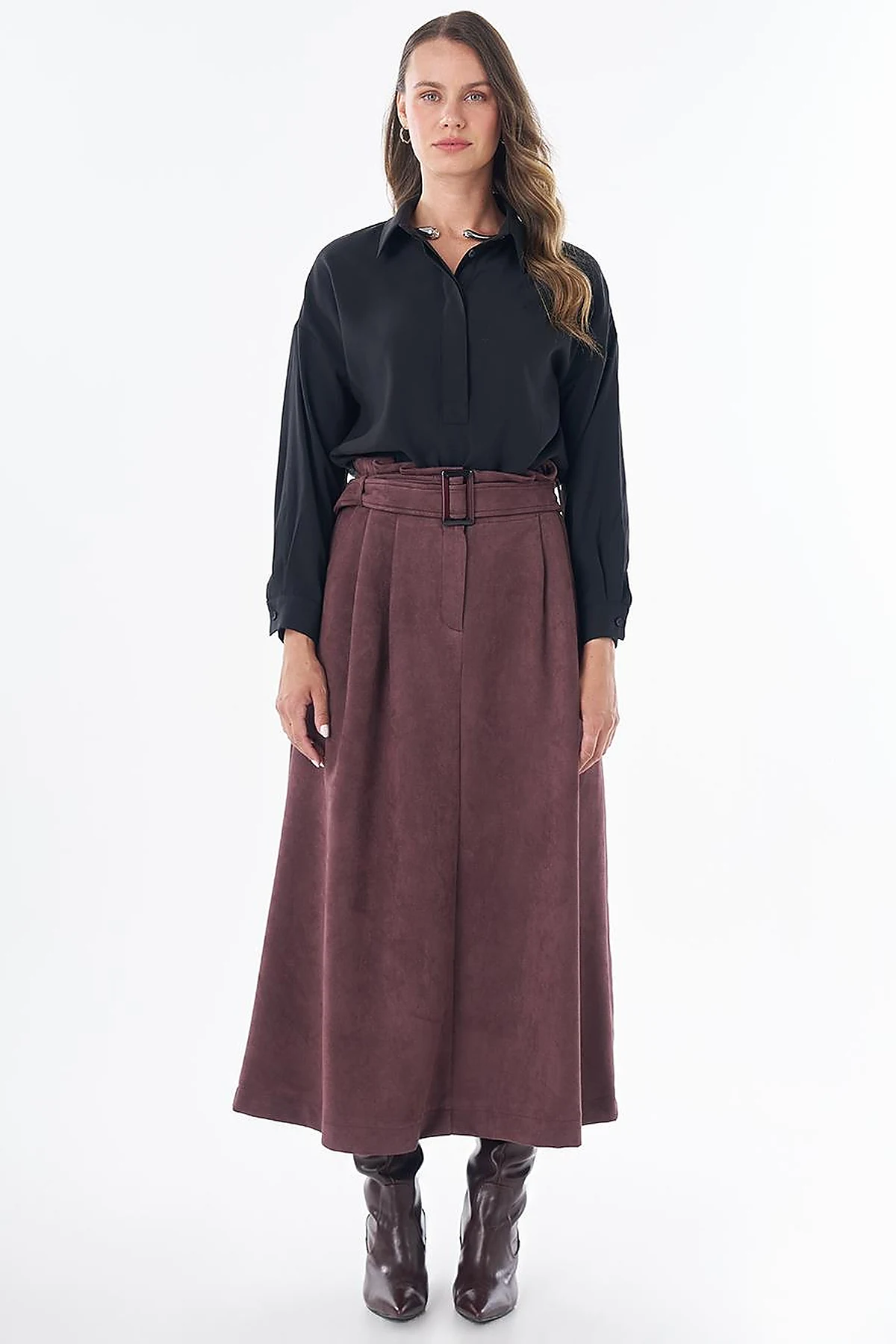 Belt-Detail Suede Skirt – Cocoa Powder