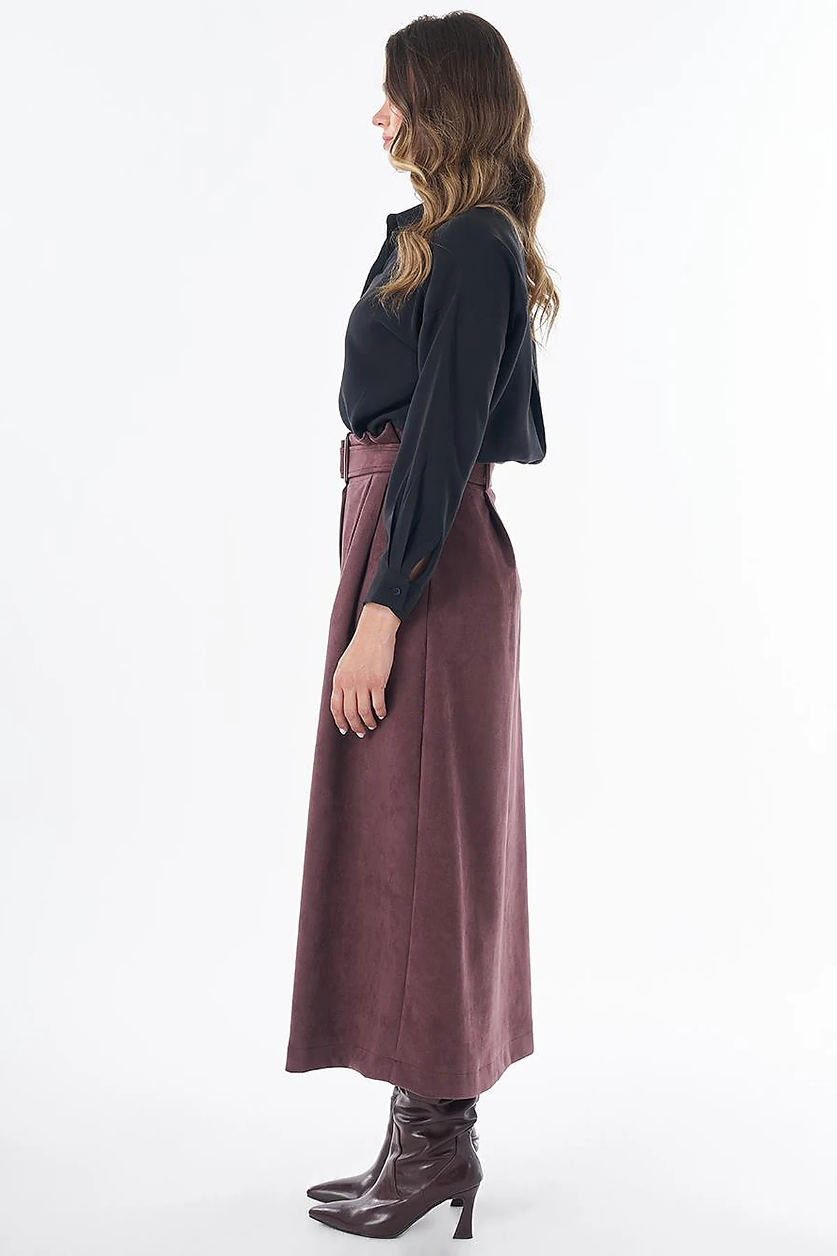Belt-Detail Suede Skirt – Cocoa Powder