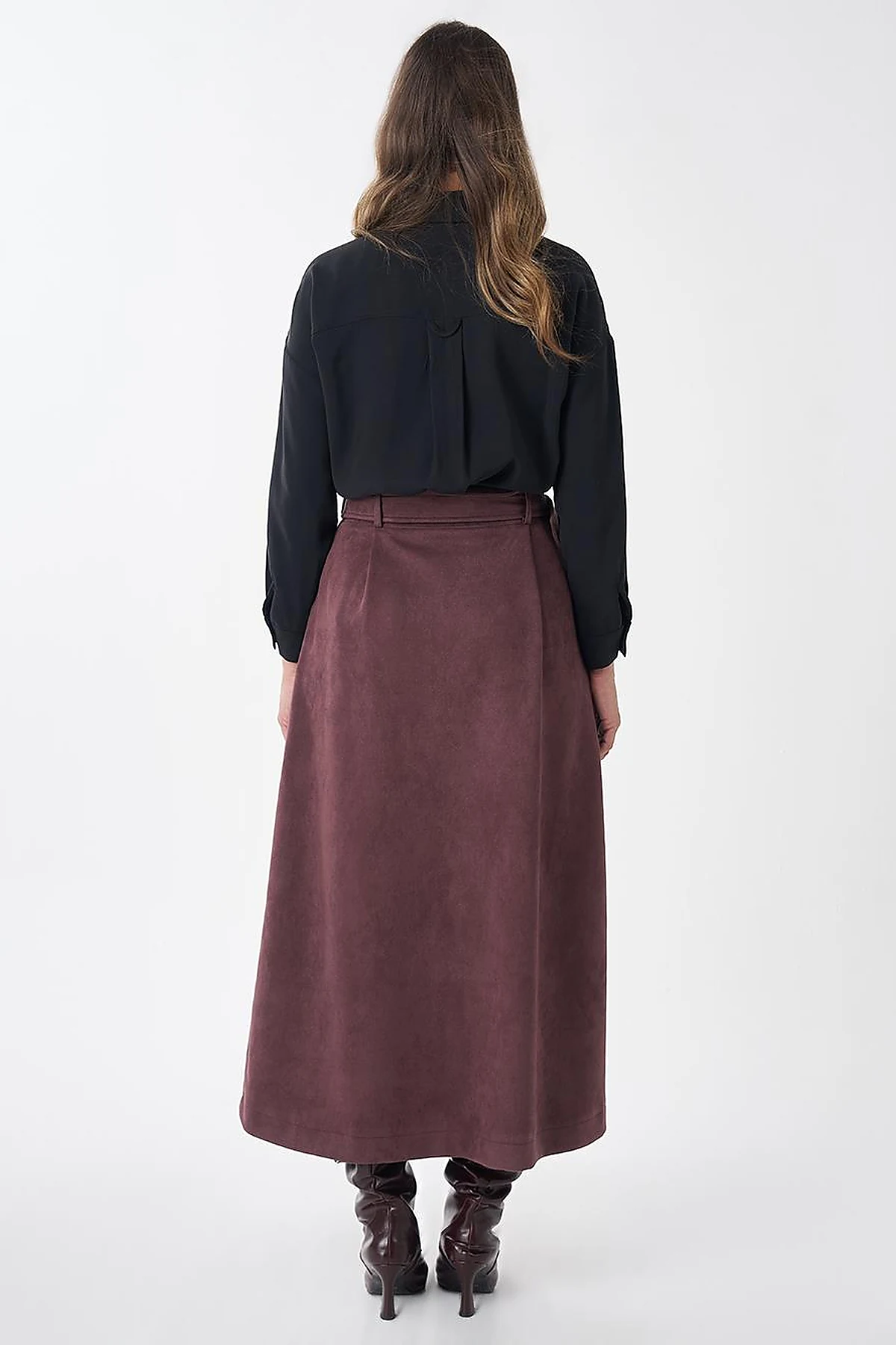 Belt-Detail Suede Skirt – Cocoa Powder
