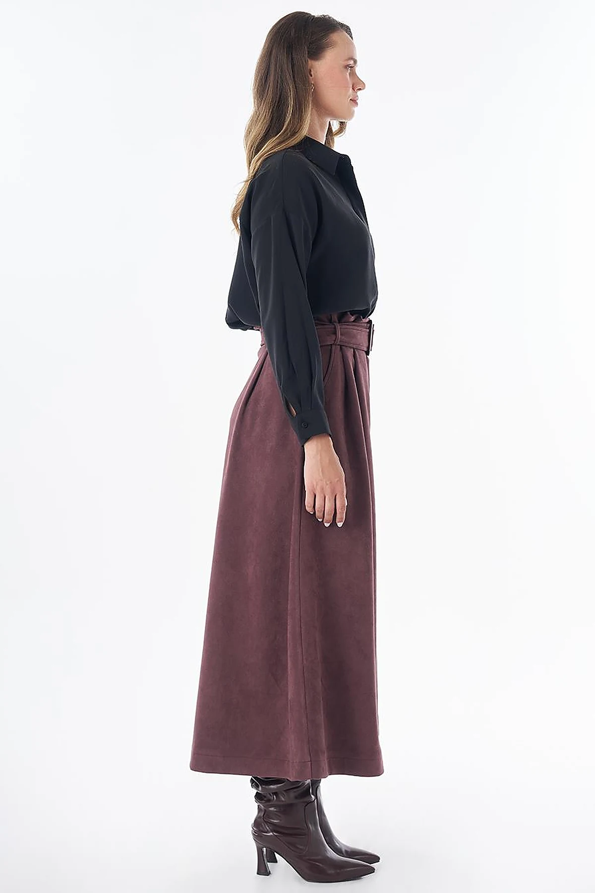 Belt-Detail Suede Skirt – Cocoa Powder