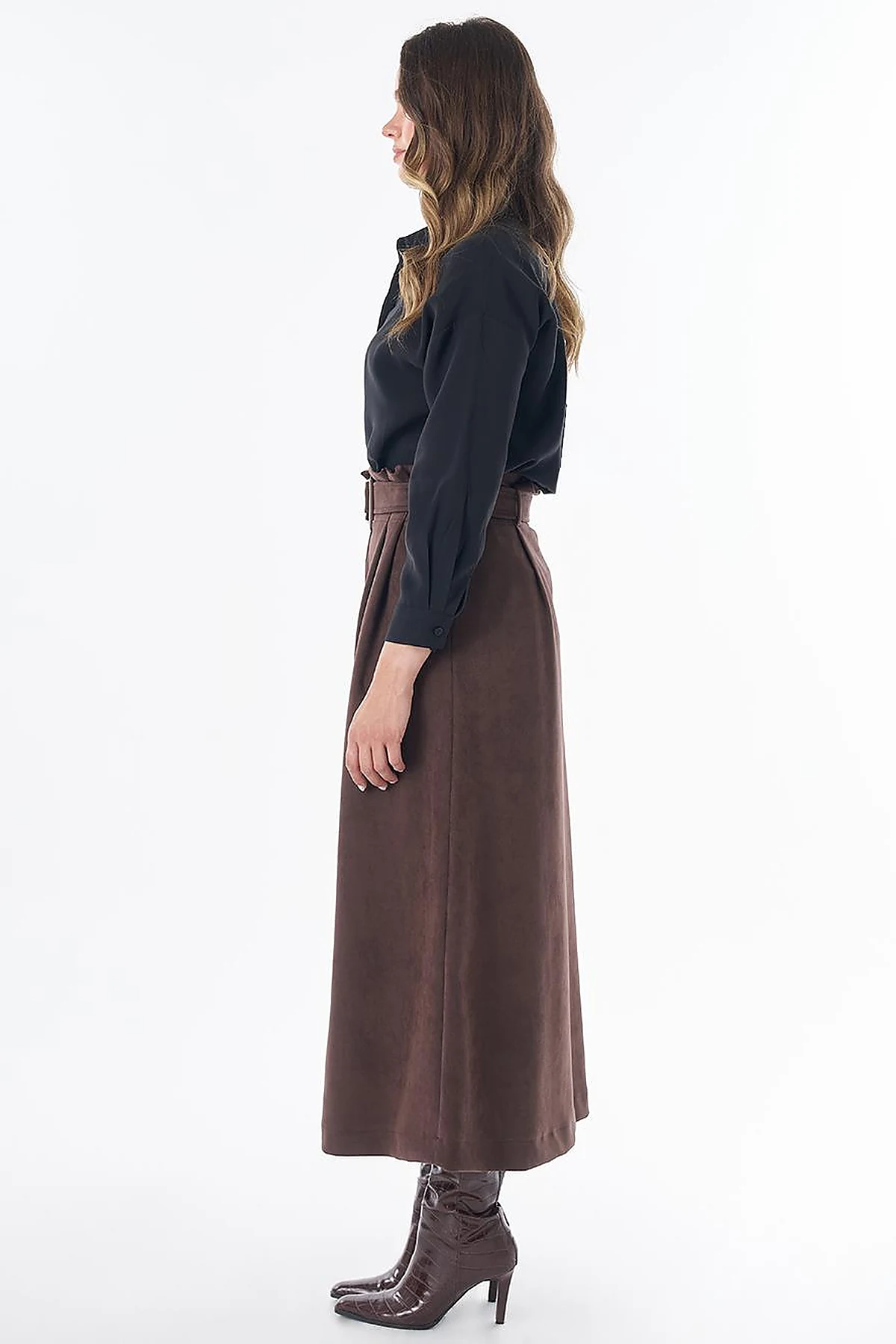 Belt-Detail Suede Skirt – Dark Brown