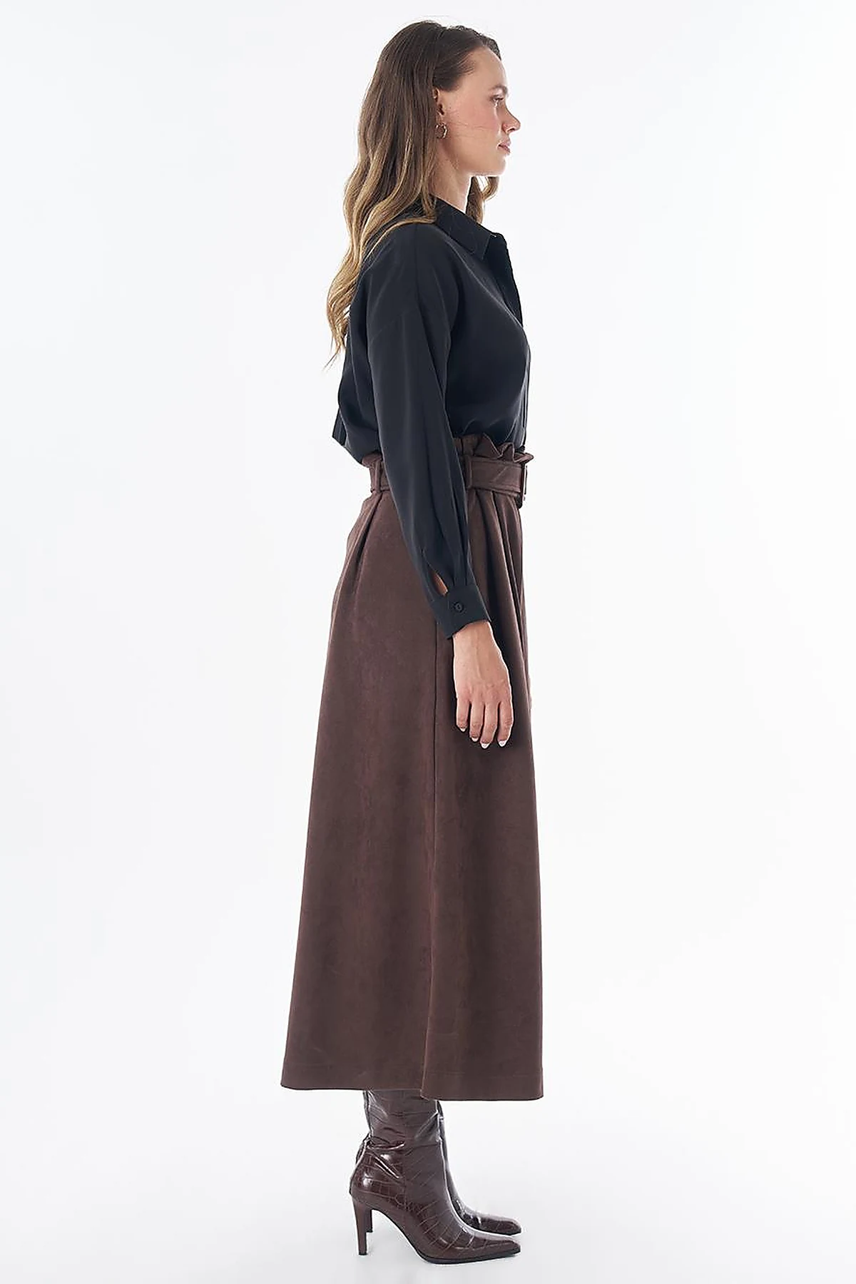 Belt-Detail Suede Skirt – Dark Brown