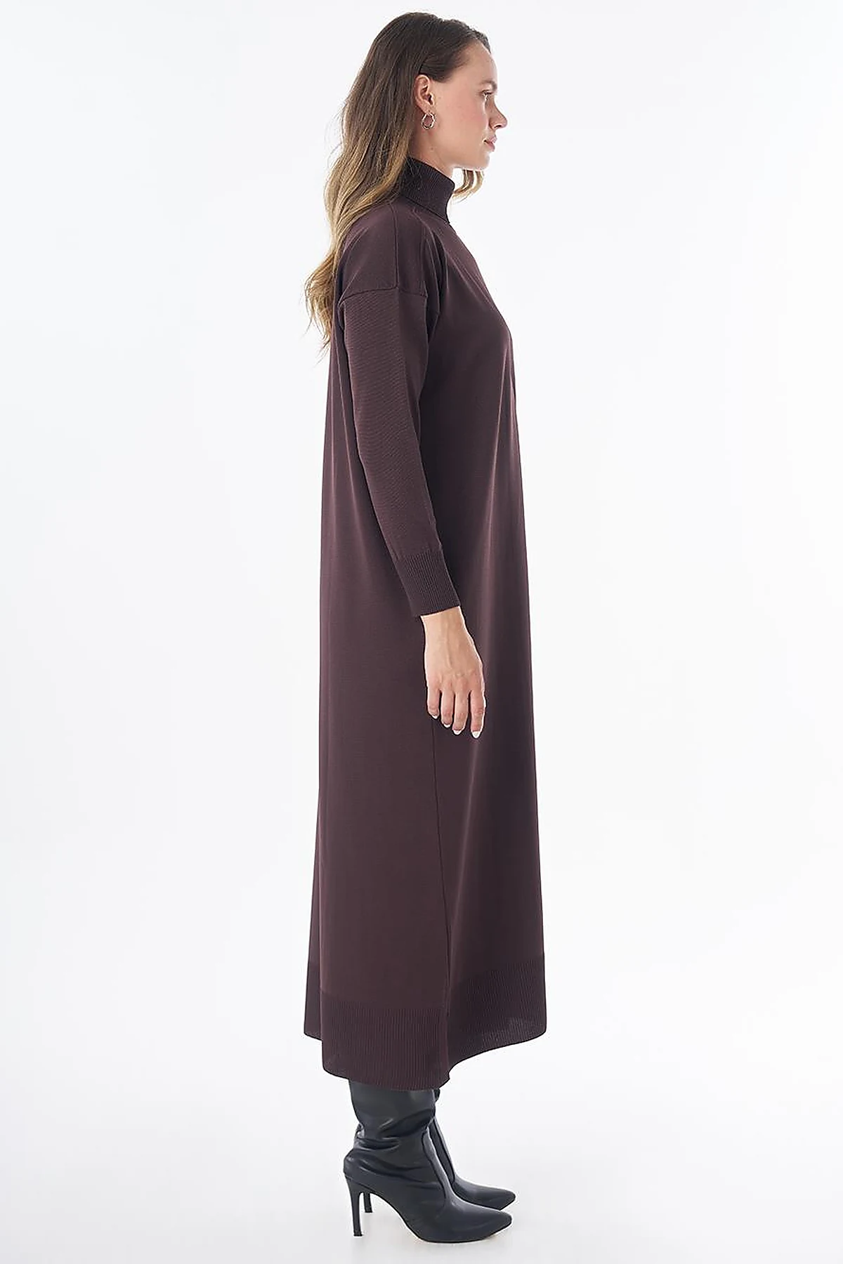 Turtleneck Knit Dress – Dark Brown