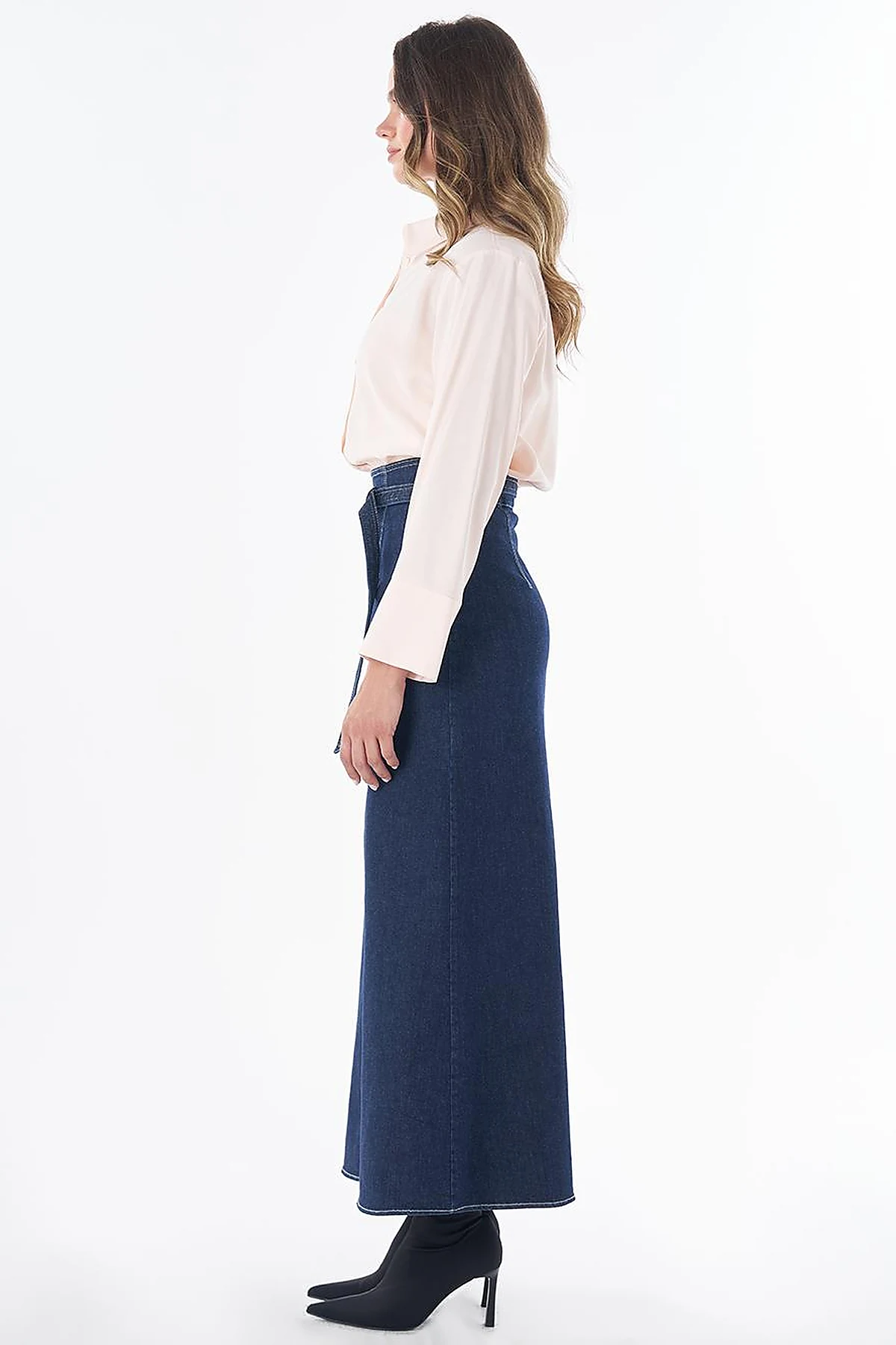 Belt-Detail Denim Skirt in Indigo