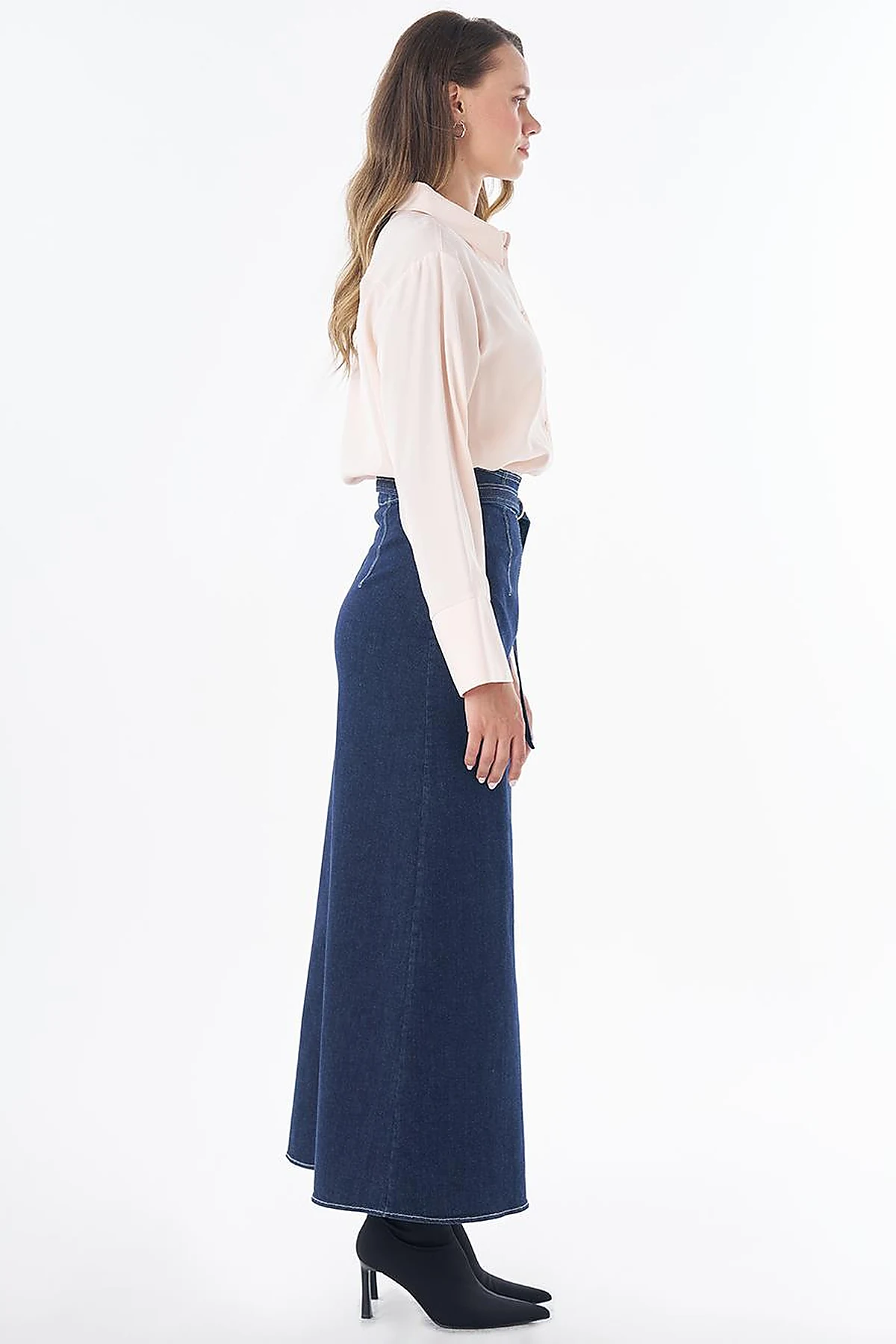 Belt-Detail Denim Skirt in Indigo