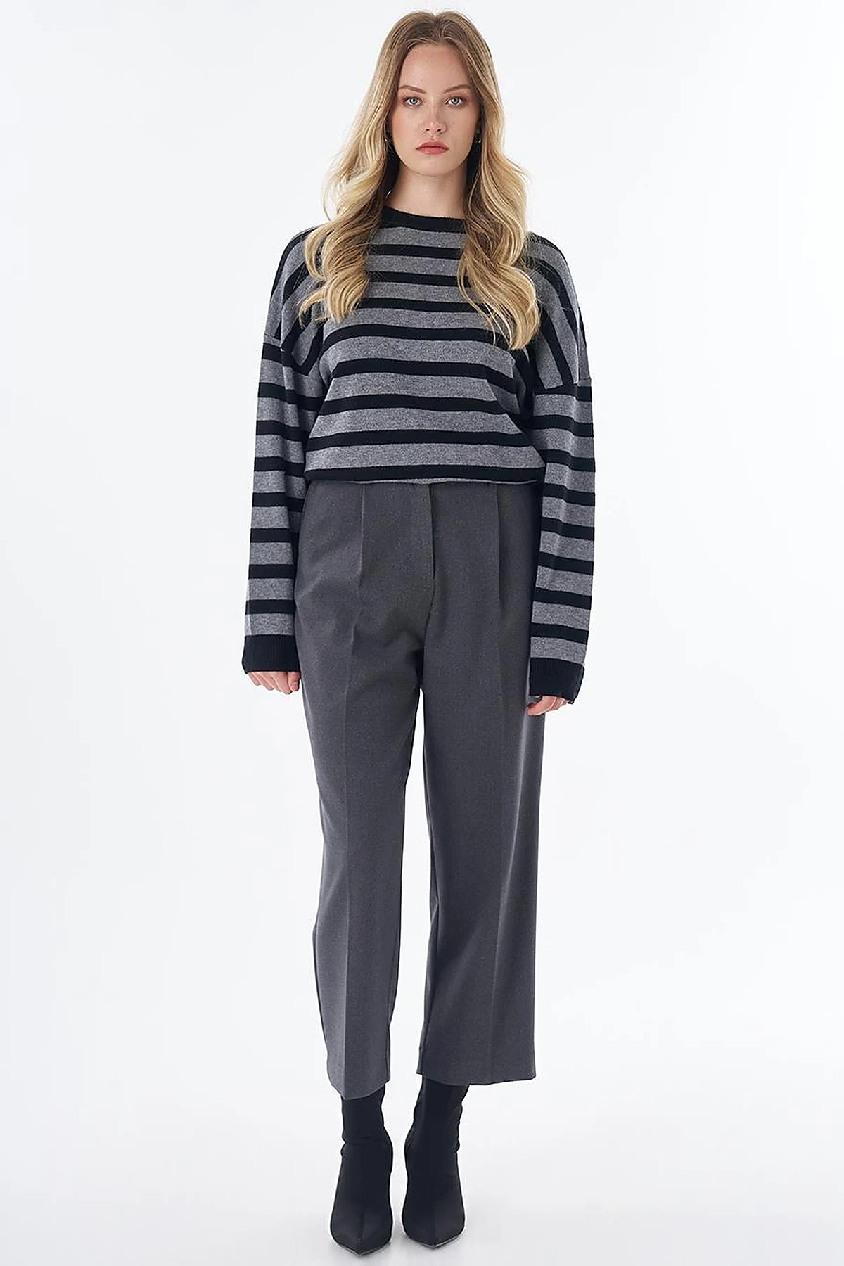 Pleated High-Waisted Pants in Anthracite