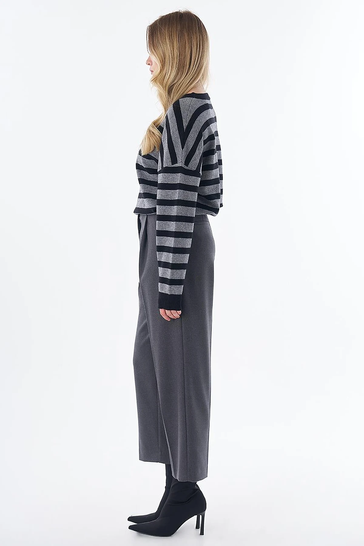 Pleated High-Waisted Pants in Anthracite