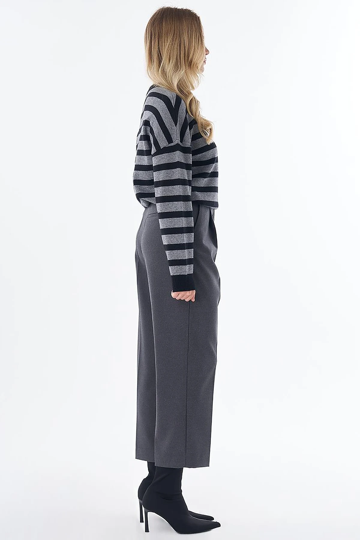 Pleated High-Waisted Pants in Anthracite