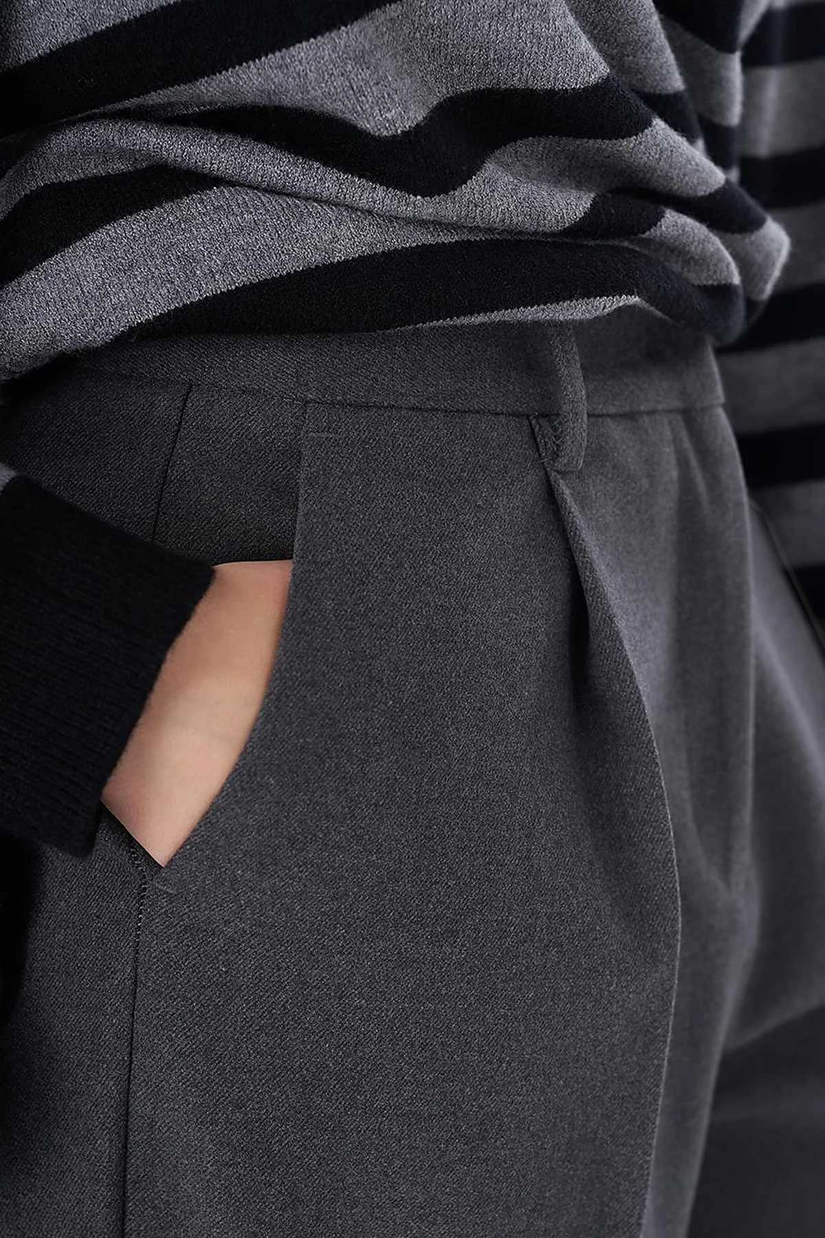 Pleated High-Waisted Pants in Anthracite
