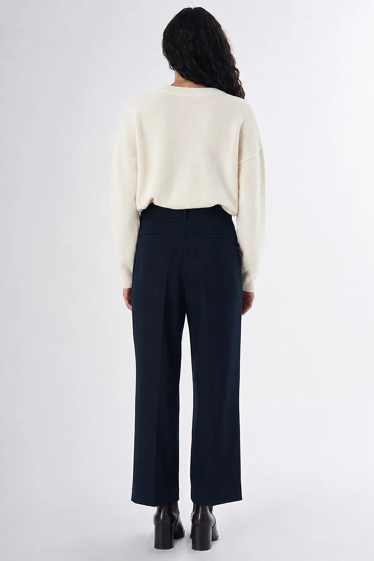 Pleated High-Waisted Pants in Black