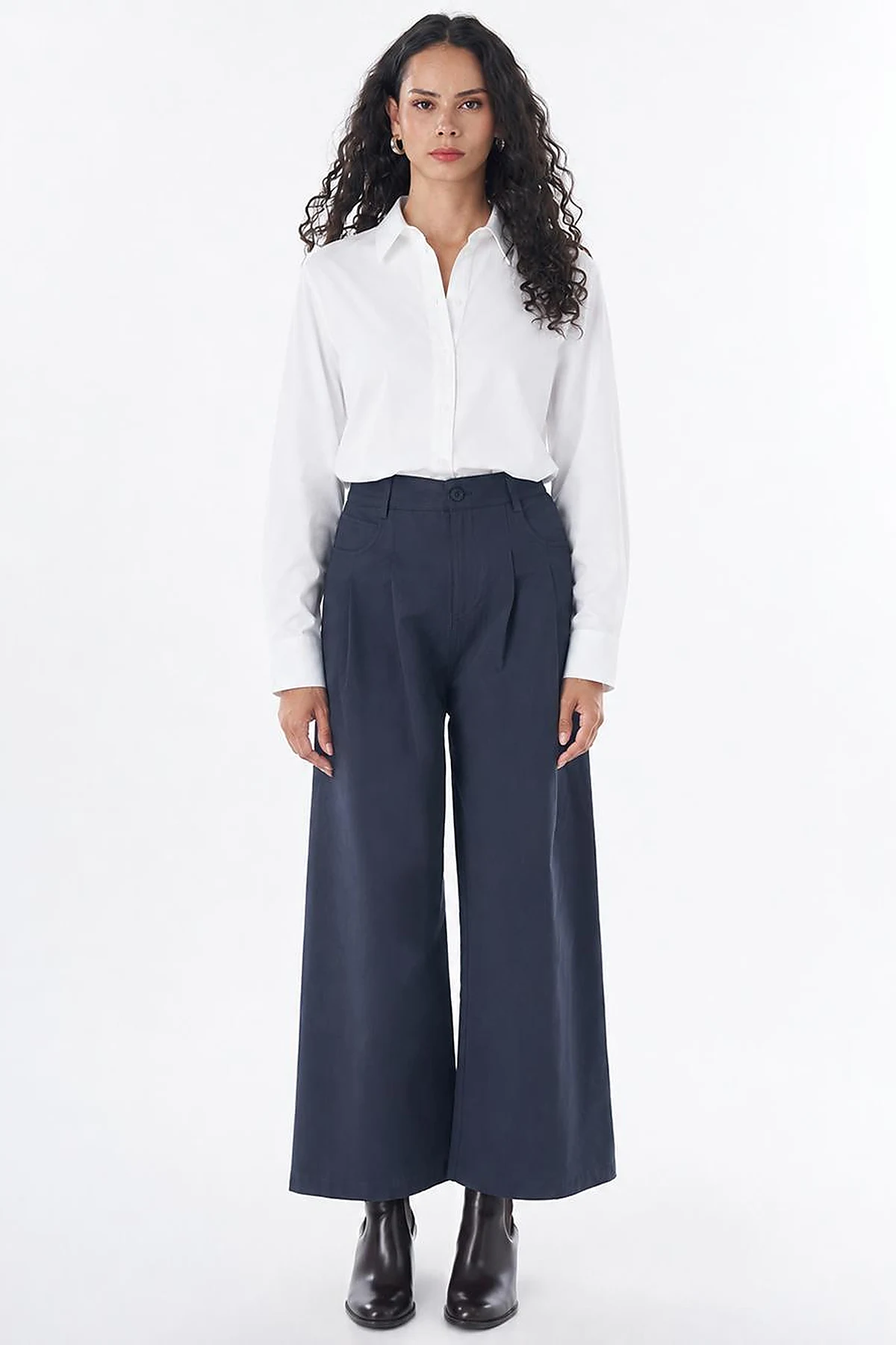 High-Waisted Wide-Leg Pants in Dark Navy