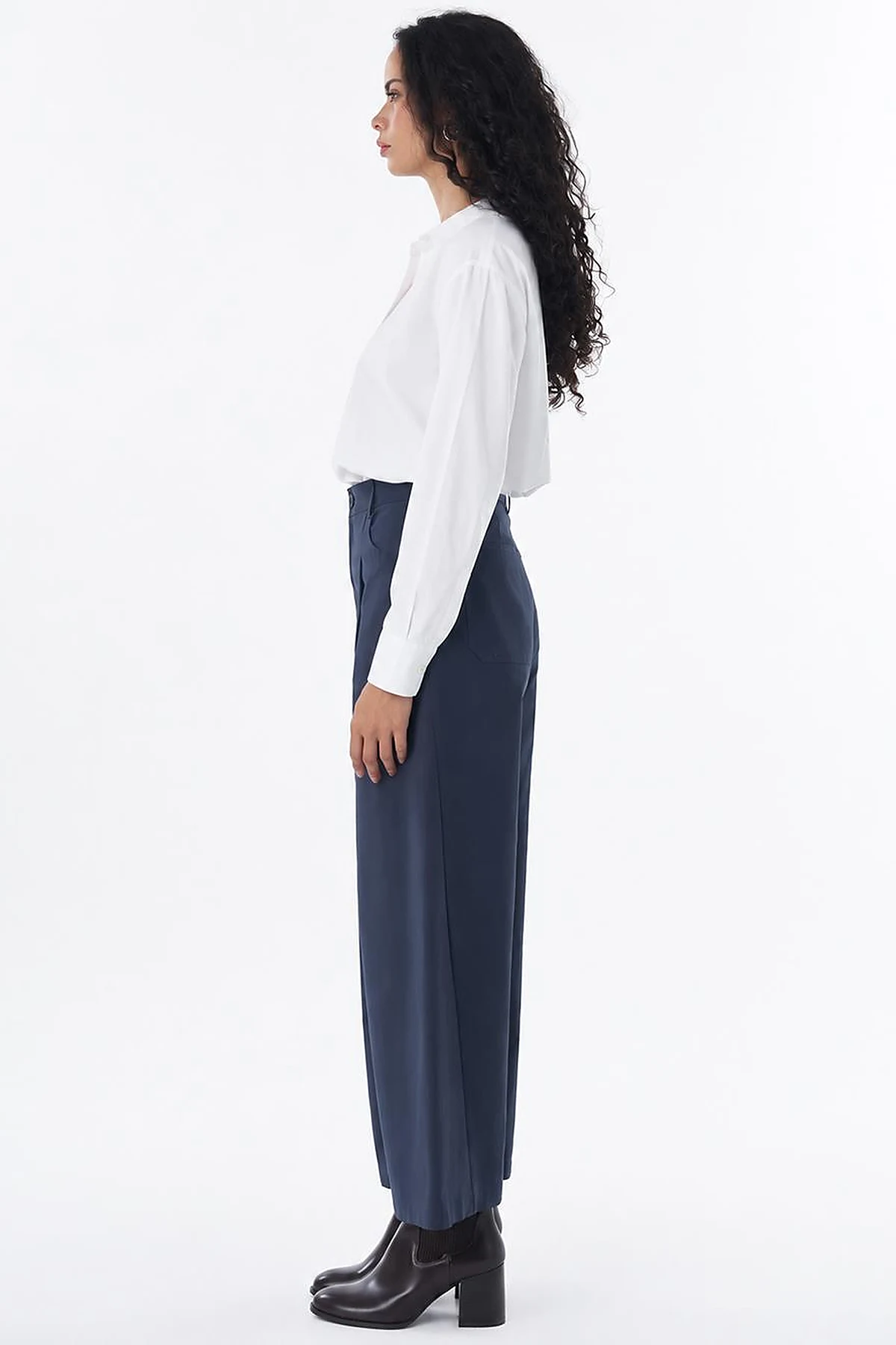 High-Waisted Wide-Leg Pants in Dark Navy