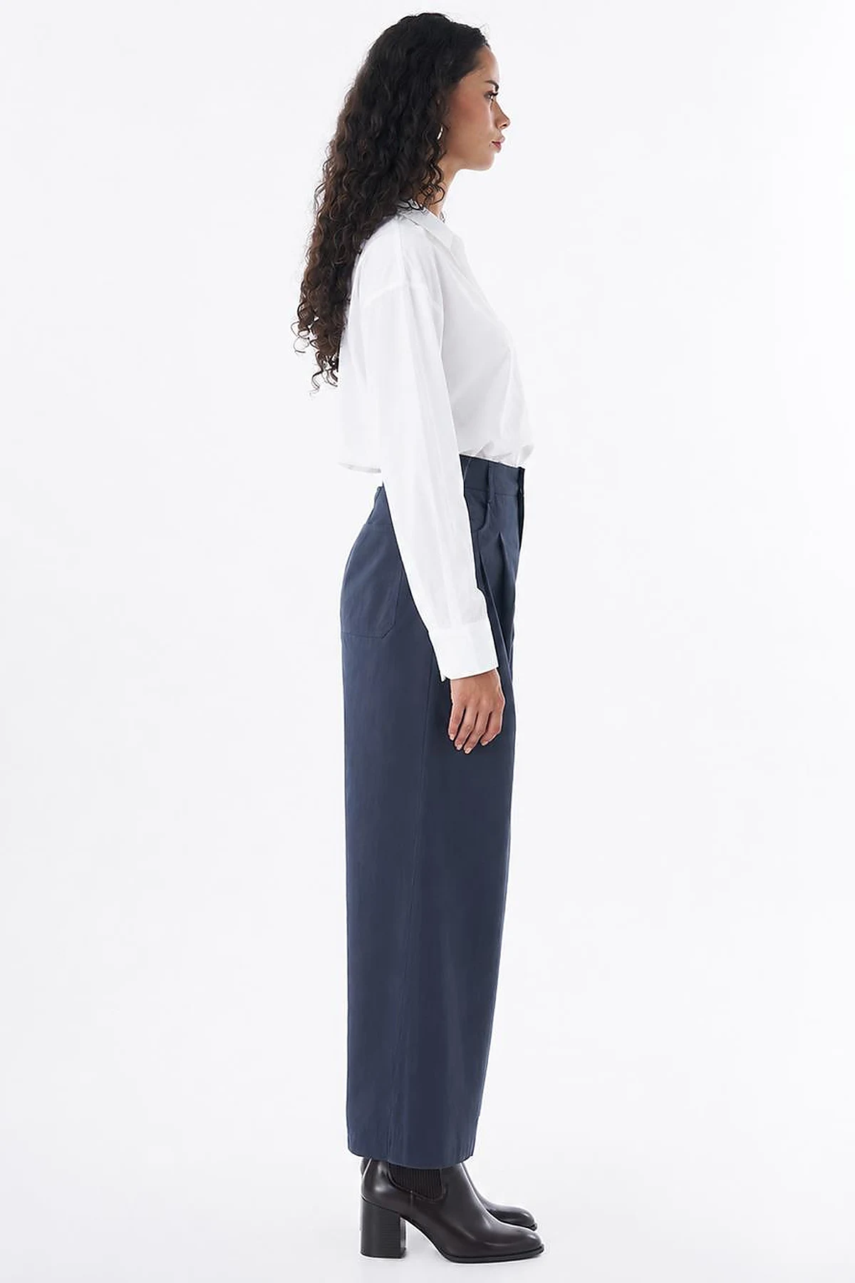 High-Waisted Wide-Leg Pants in Dark Navy