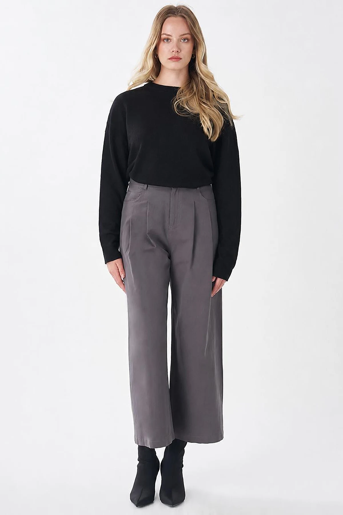 High-Waisted Wide-Leg Pants in Deep Ocean Blue