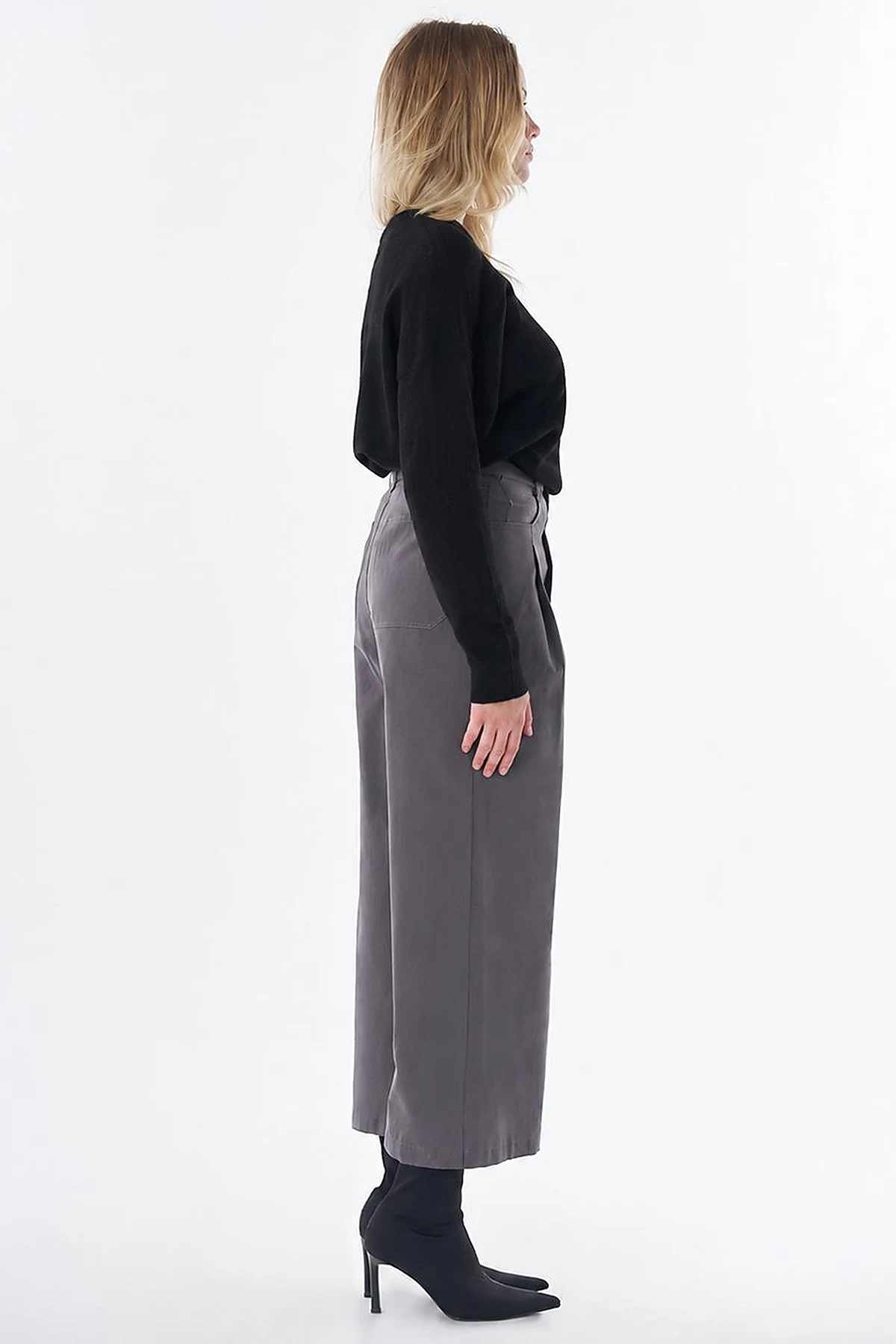 High-Waisted Wide-Leg Pants in Deep Ocean Blue