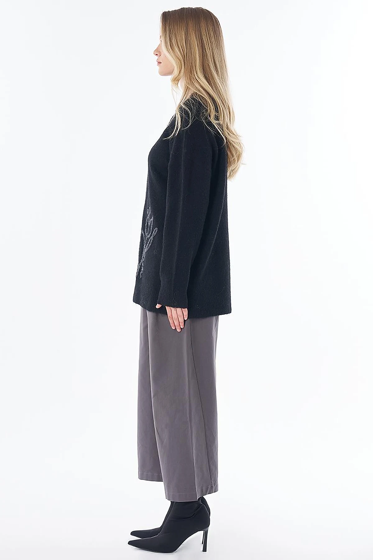 Tulip Embroidered Knit Tunic Black