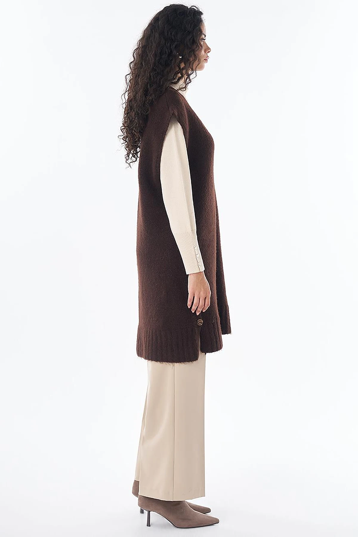 Button-Detail Knit Vest Dark Brown