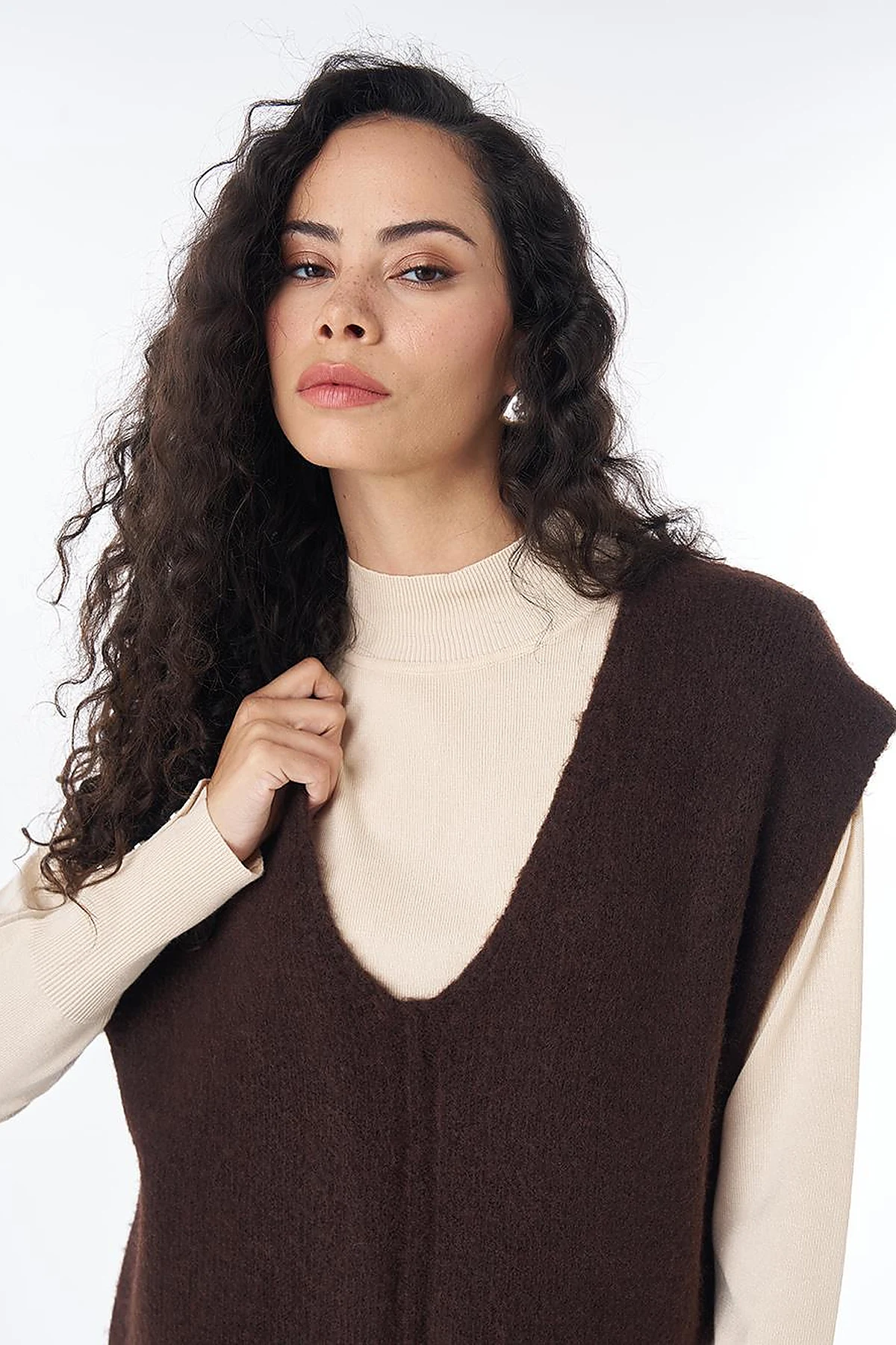 Button-Detail Knit Vest Dark Brown