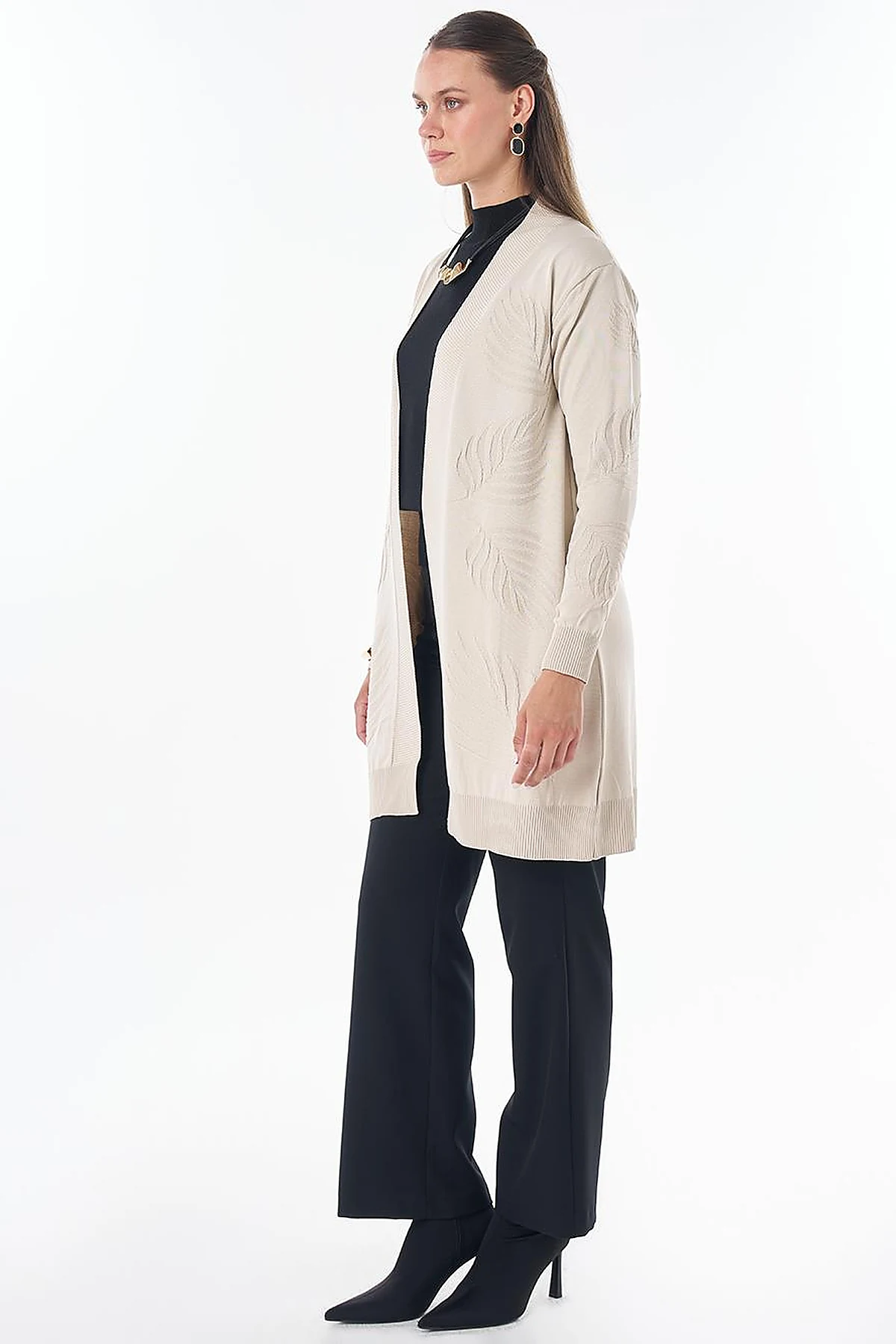 Leaf Pattern Knit Cardigan Cream