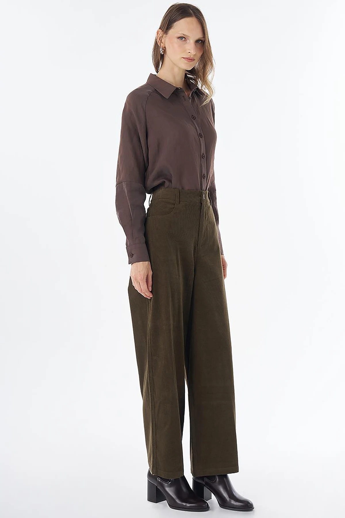 Wide-Leg Corduroy Trousers –Khaki