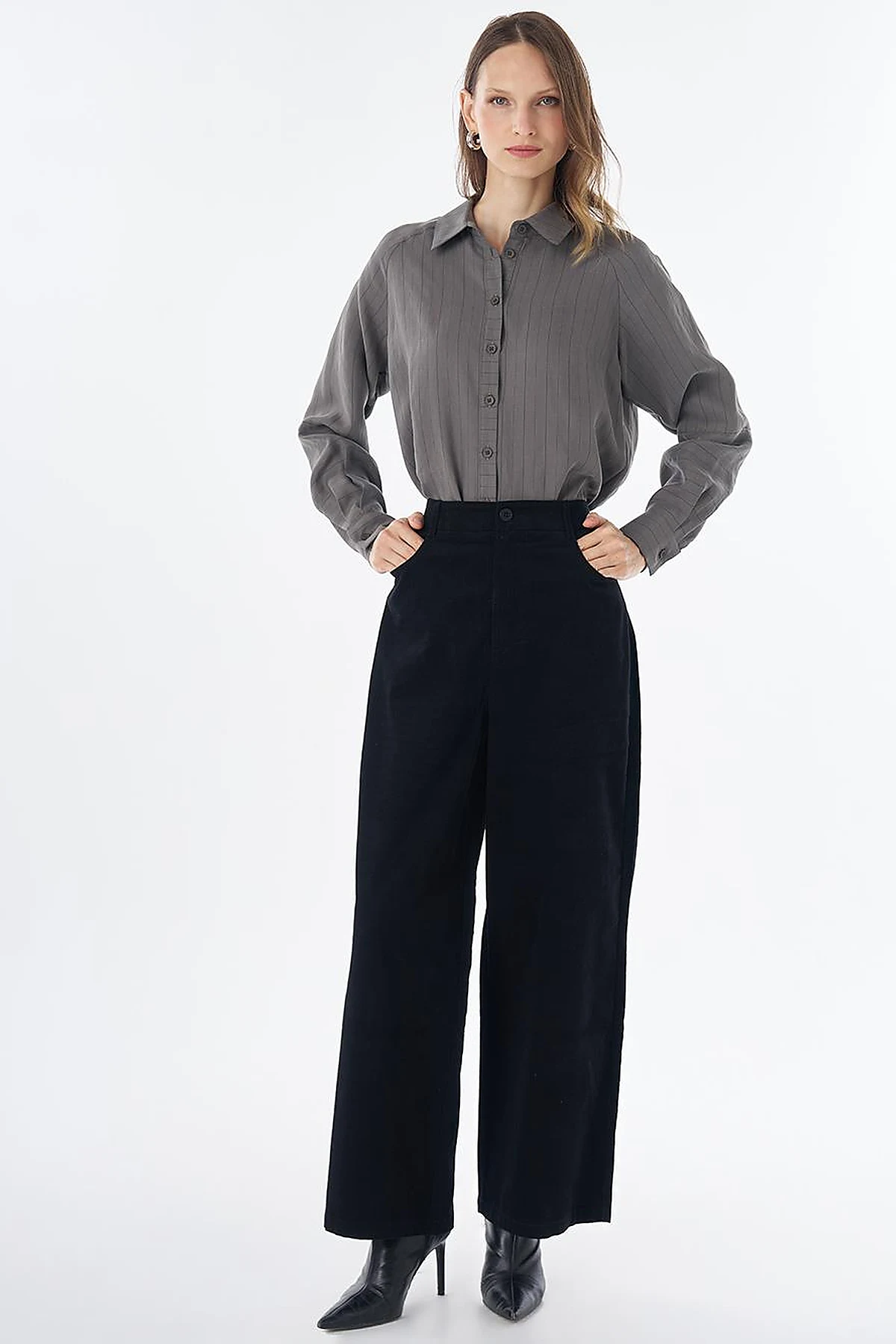 Wide-Leg Corduroy Trousers – Black