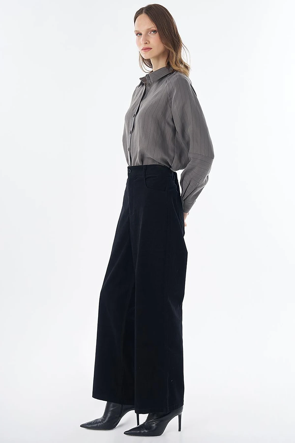 Wide-Leg Corduroy Trousers – Black