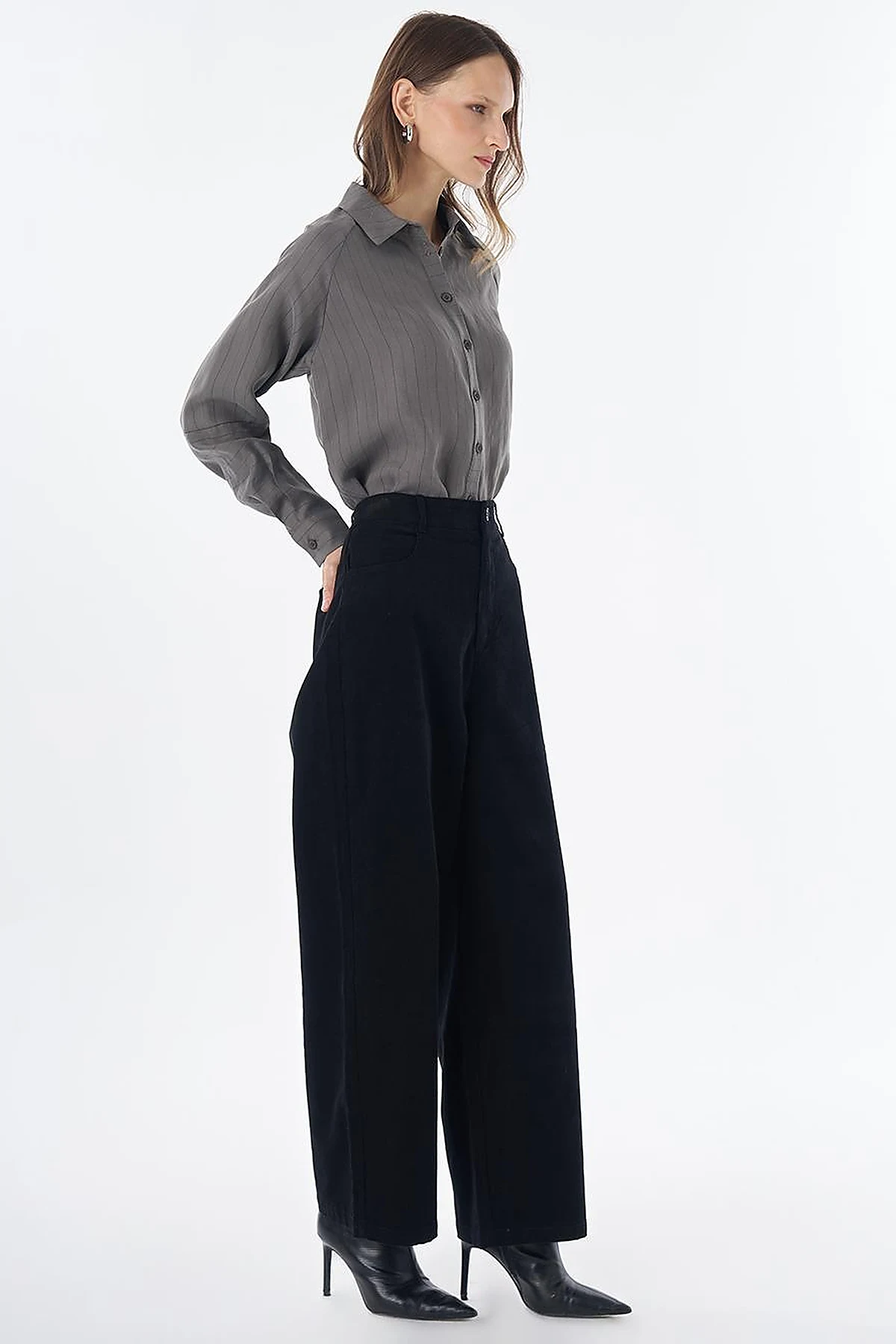Wide-Leg Corduroy Trousers – Black