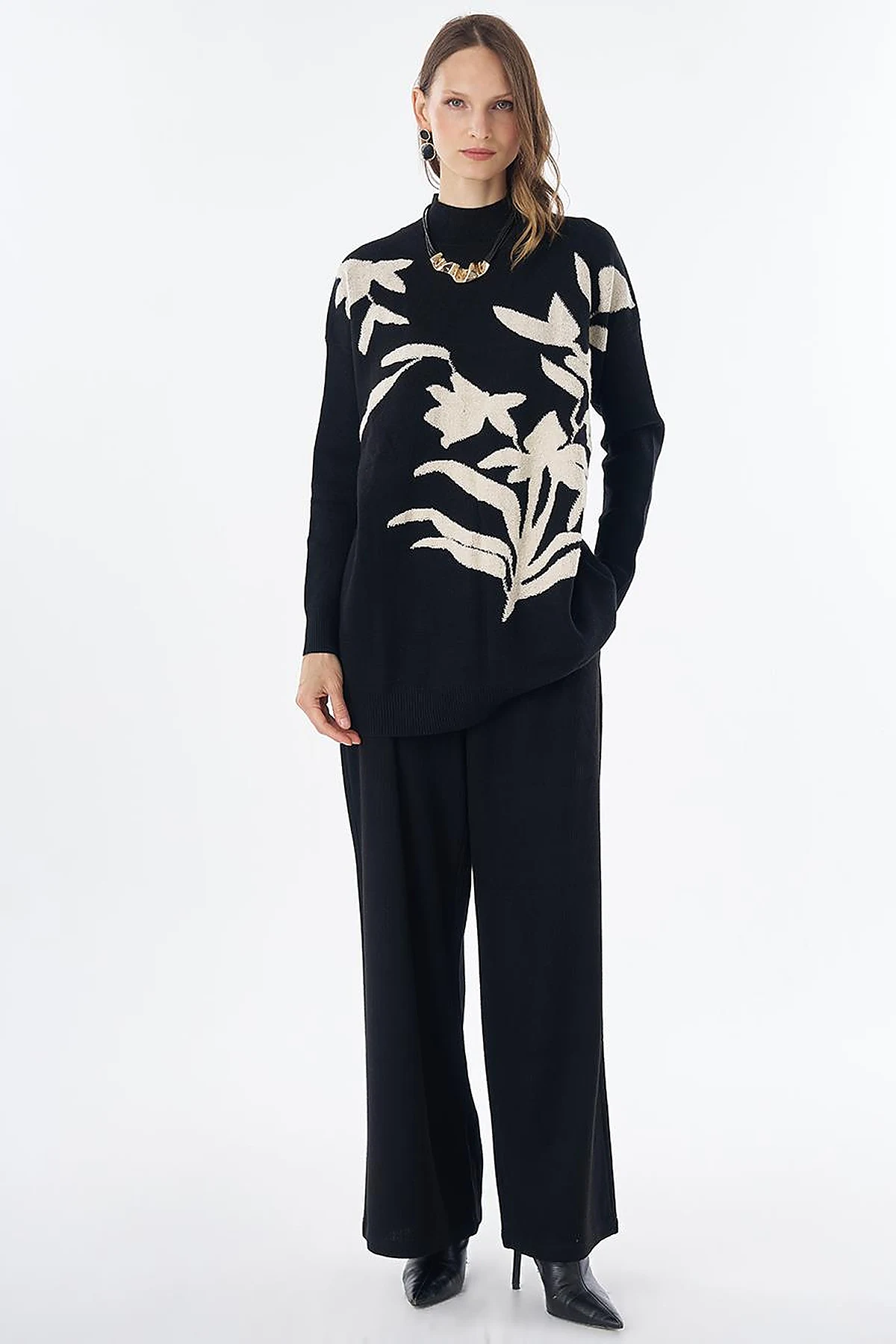 Leaf Pattern Knit Tunic – Black