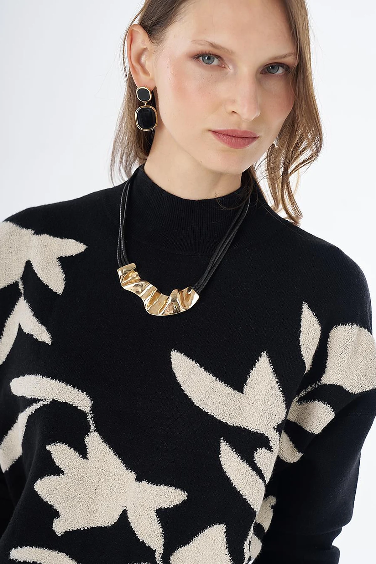 Leaf Pattern Knit Tunic – Black