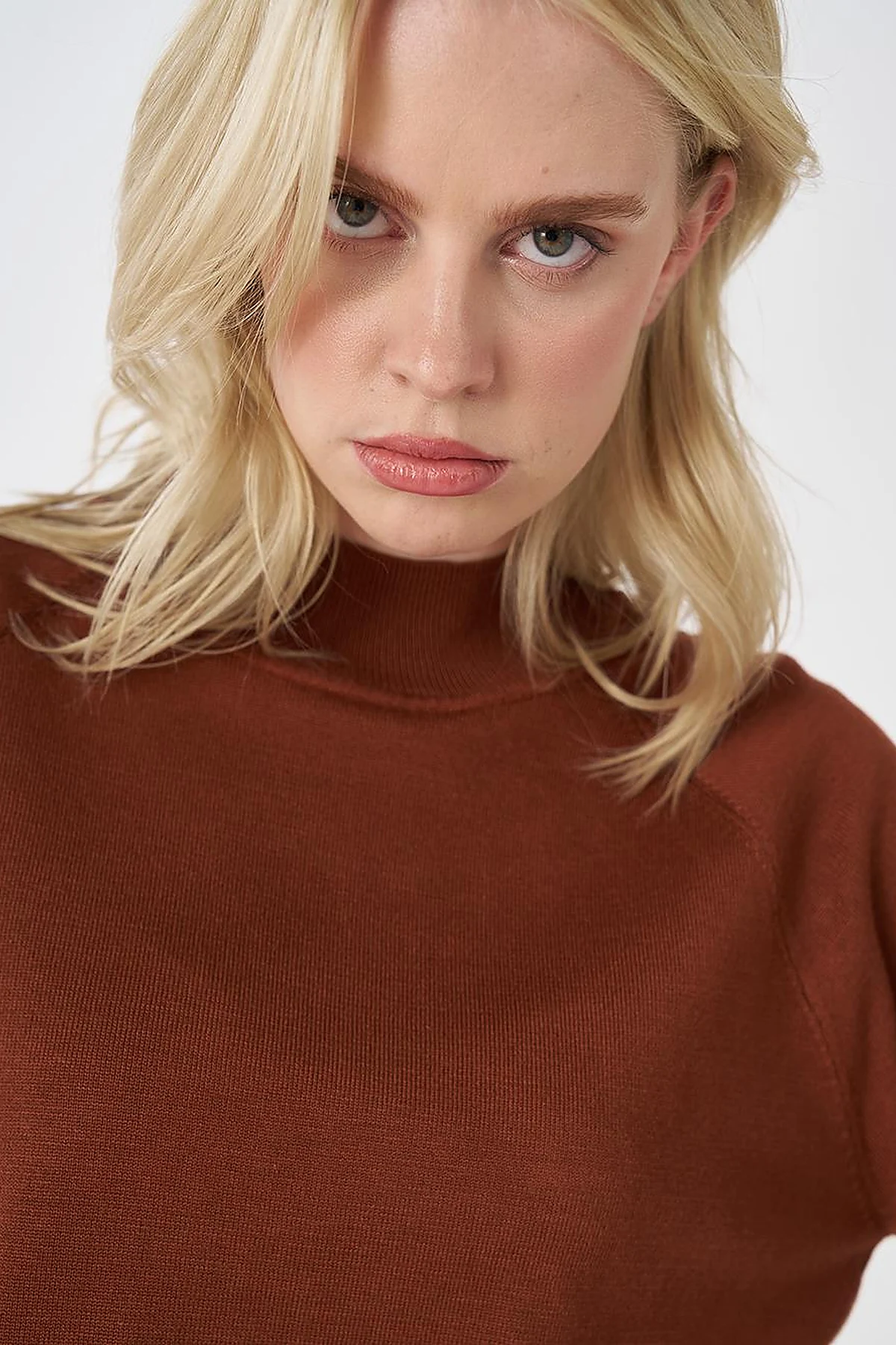 Half-Turtleneck Viscose Knit Tunic Rust Brown