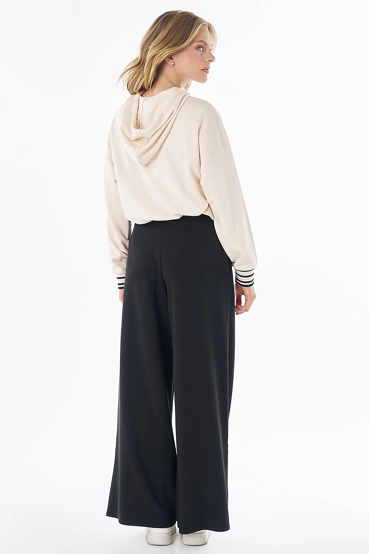 Topstitched Relaxed-Fit Pants – Black